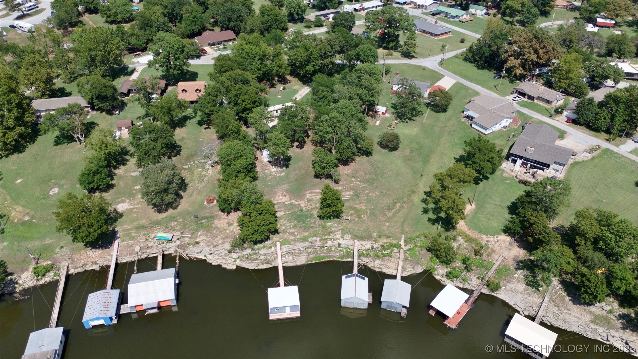 112 Cove Lane Property Photo 9