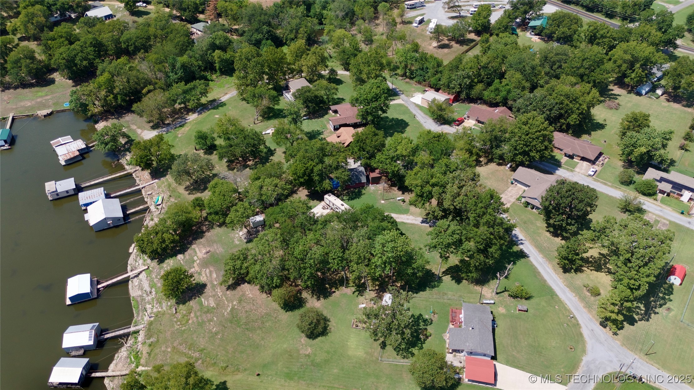 112 Cove Lane Property Photo 10