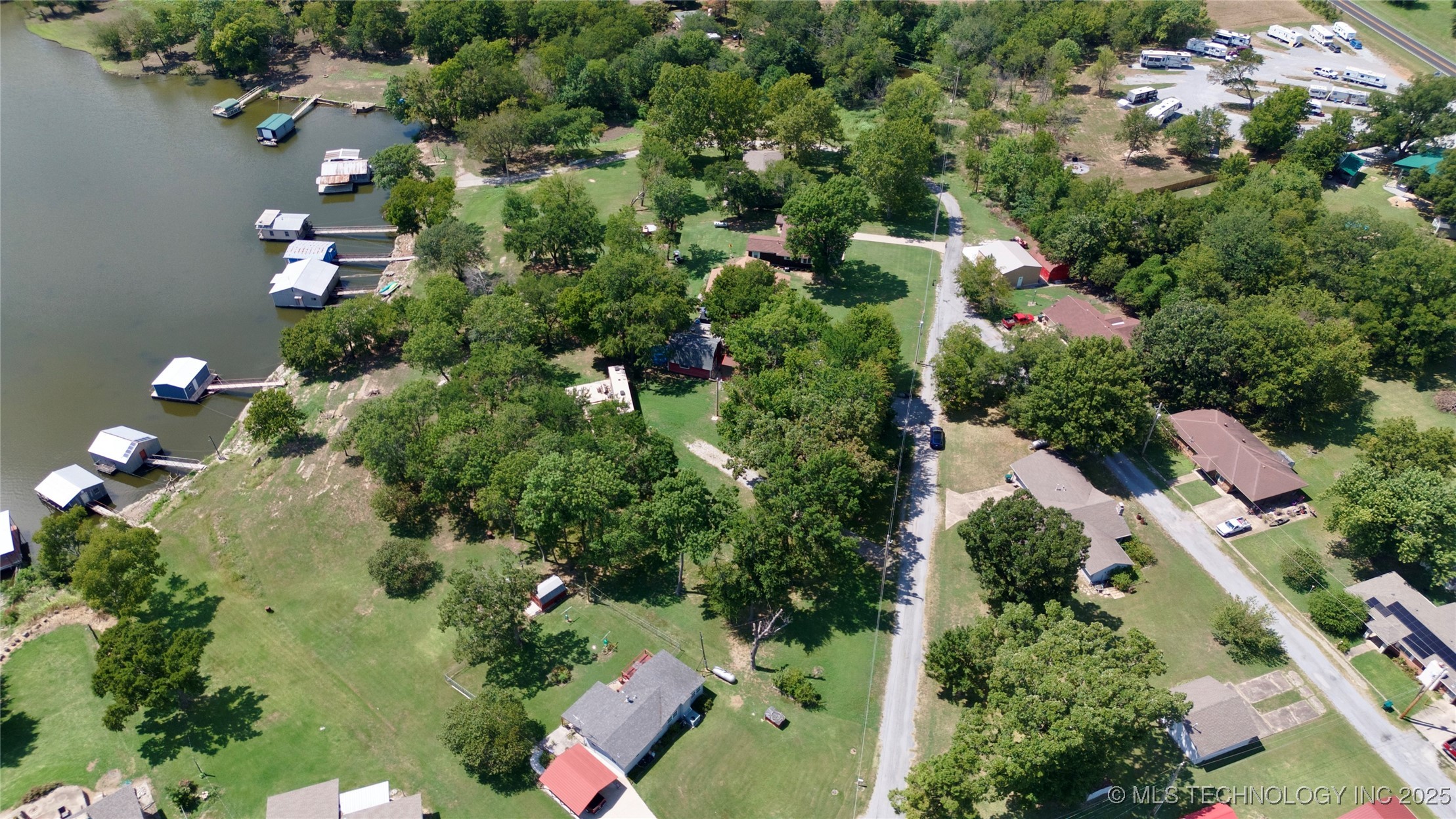 112 Cove Lane Property Photo 11