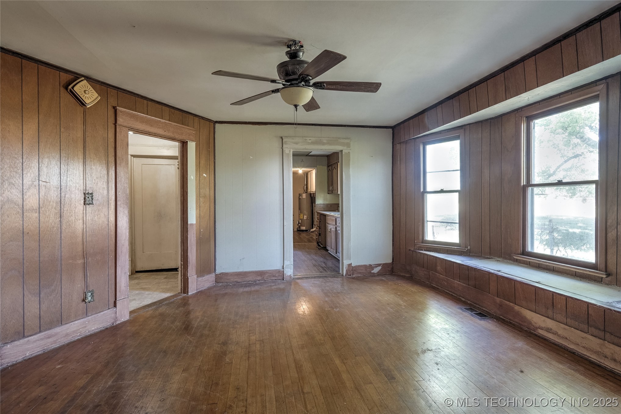 1824 N Morton Avenue Property Photo 12