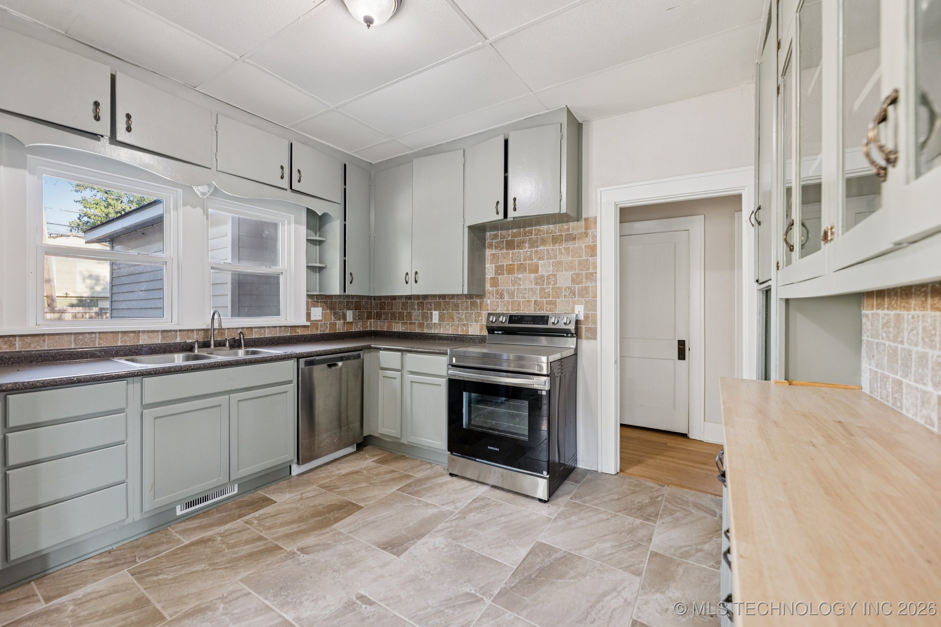 404 S Hickory Street Property Photo 7