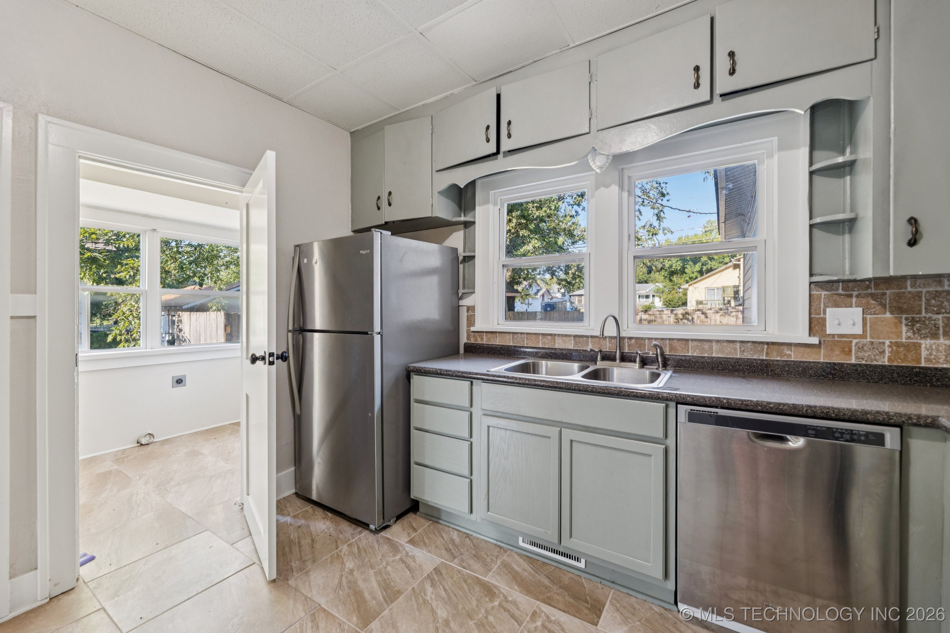 404 S Hickory Street Property Photo 8