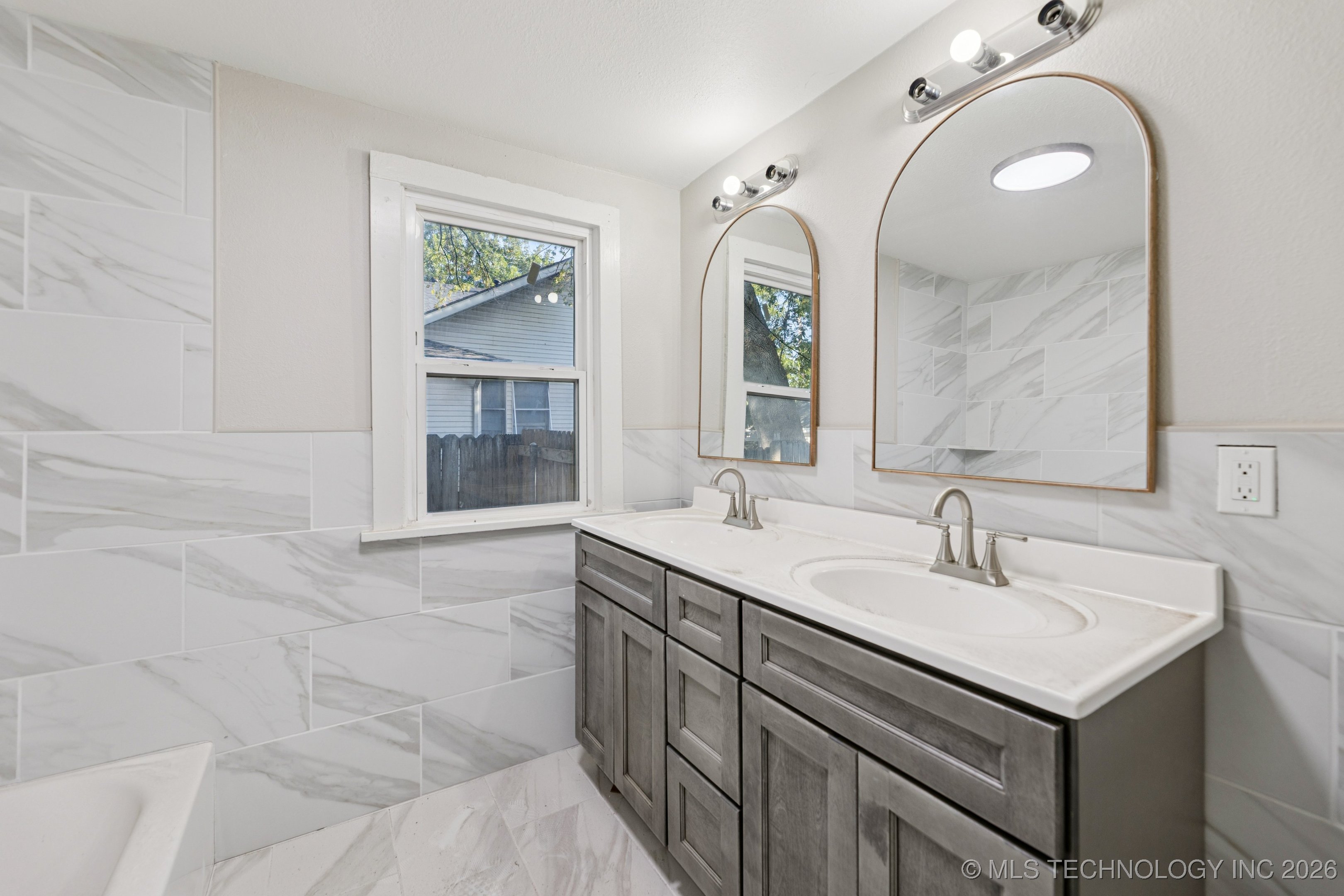 404 S Hickory Street Property Photo 14