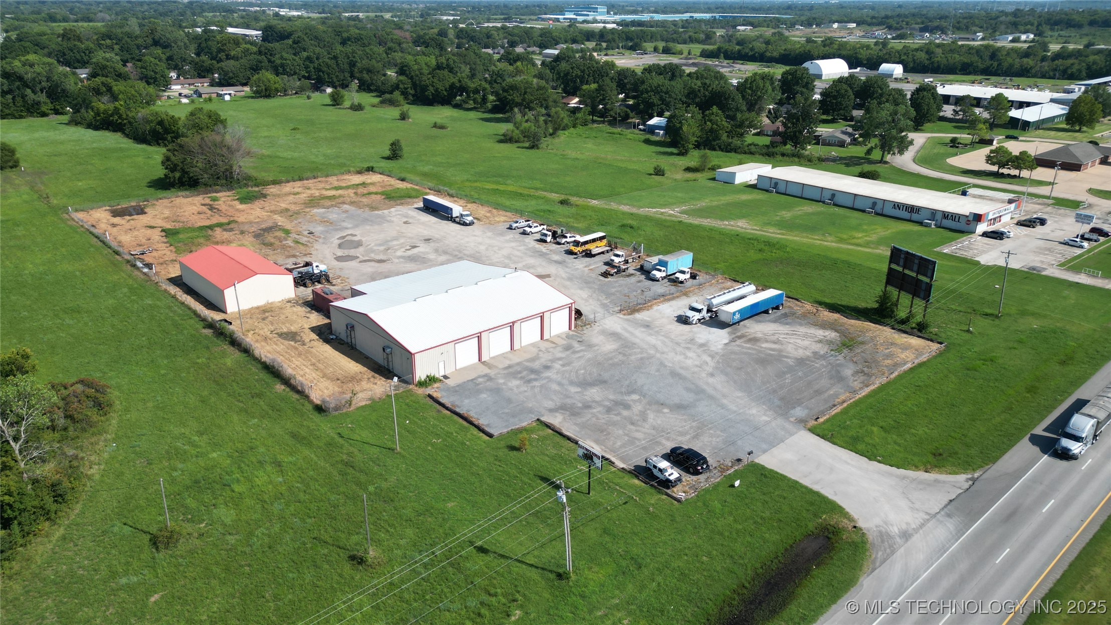 2700 S 32nd Street Property Photo 1