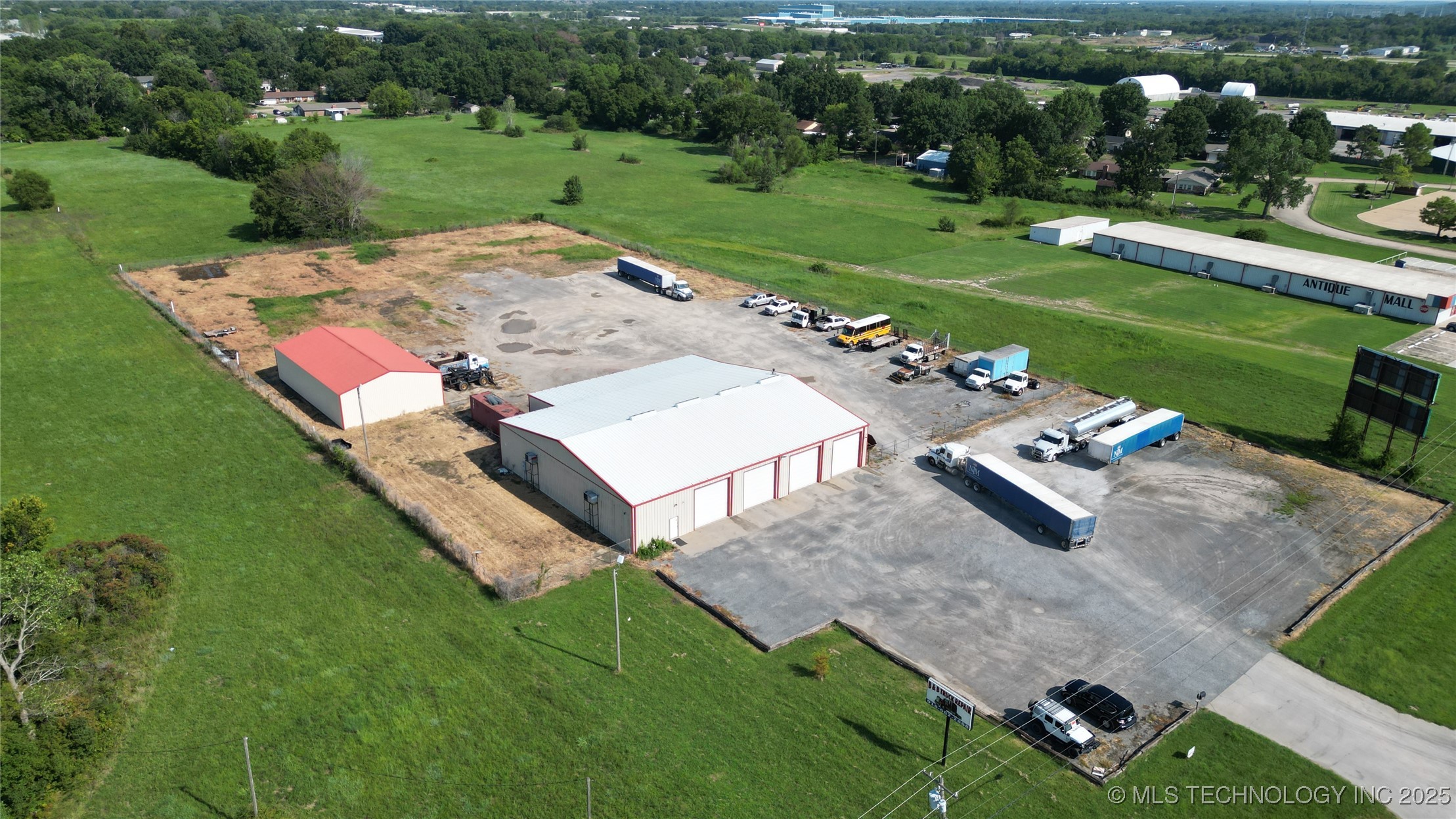 2700 S 32nd Street Property Photo 3