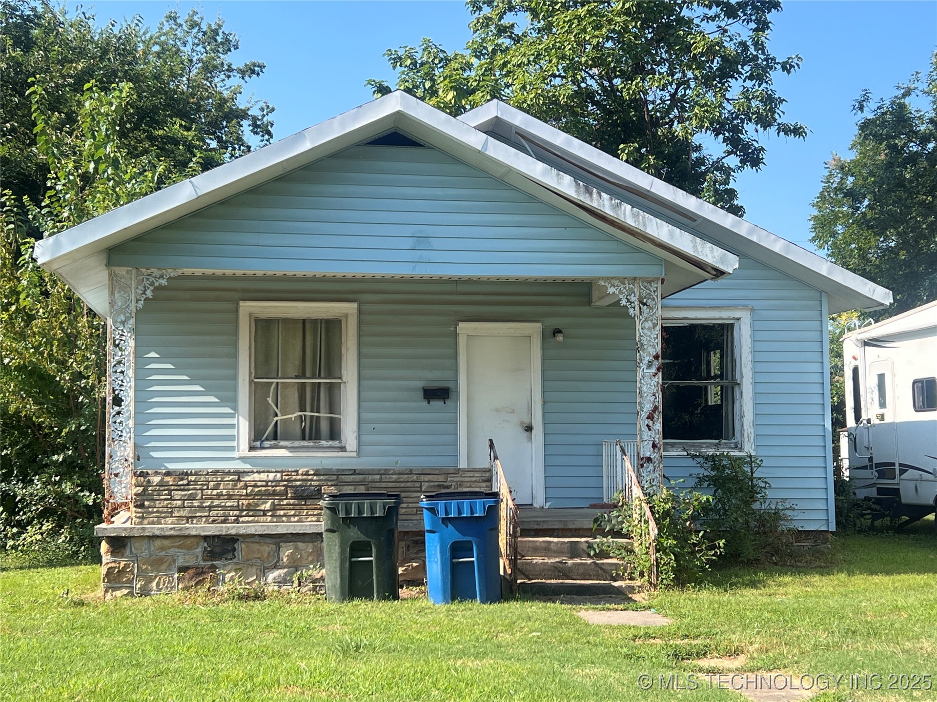 810 Miami Street East Property Photo 1