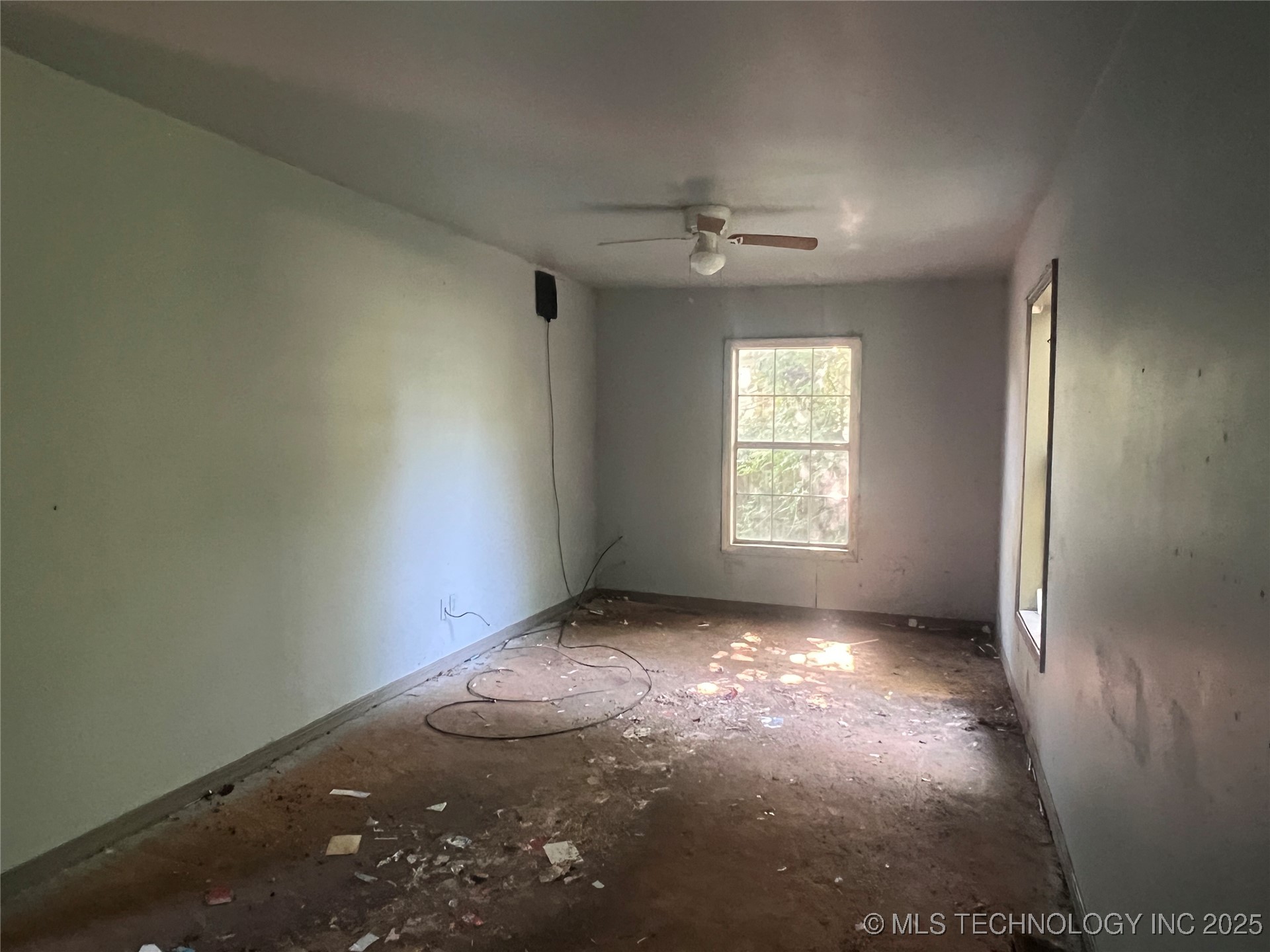 810 Miami Street East Property Photo 5