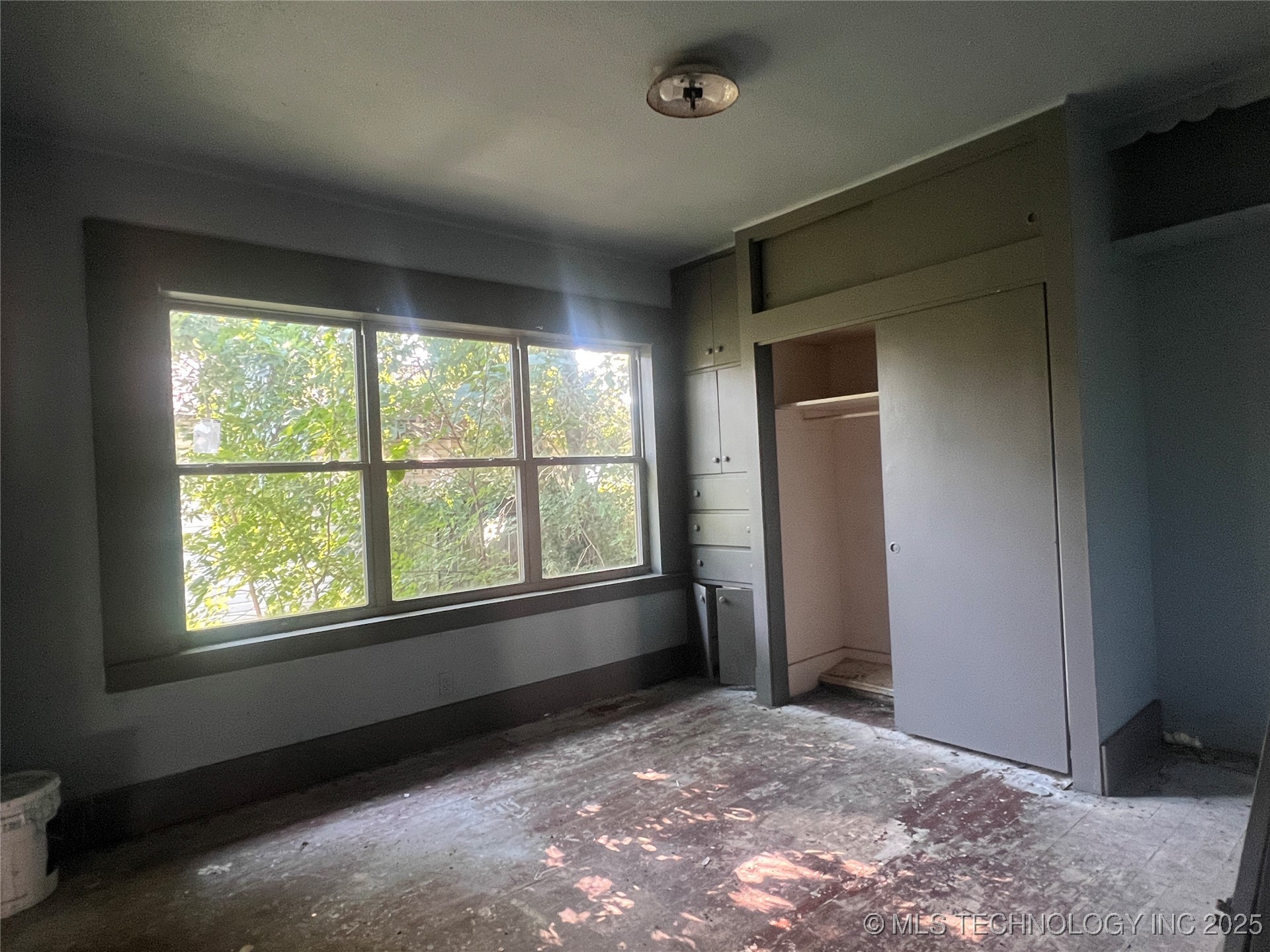 810 Miami Street East Property Photo 9