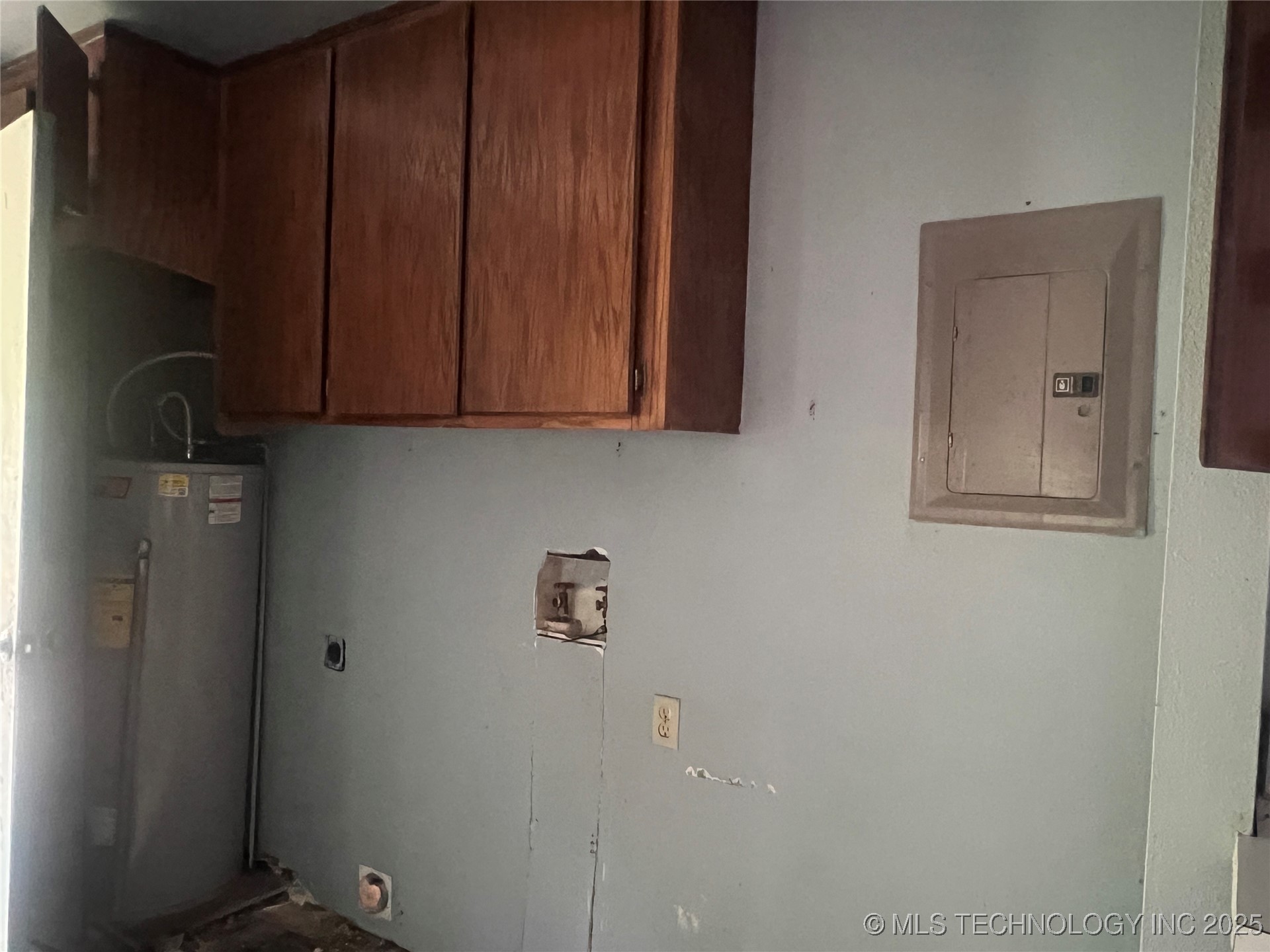 810 Miami Street East Property Photo 11