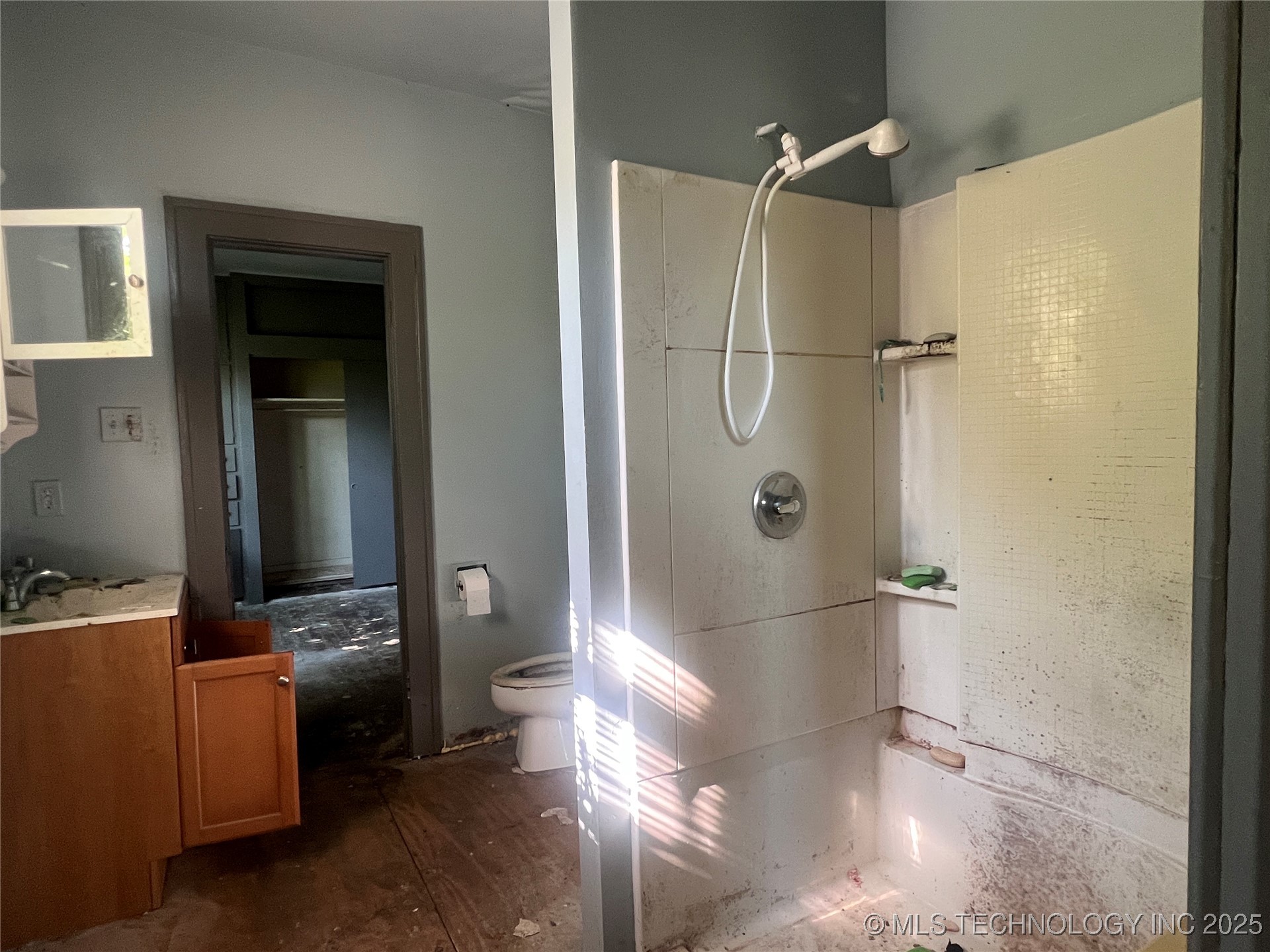 810 Miami Street East Property Photo 13