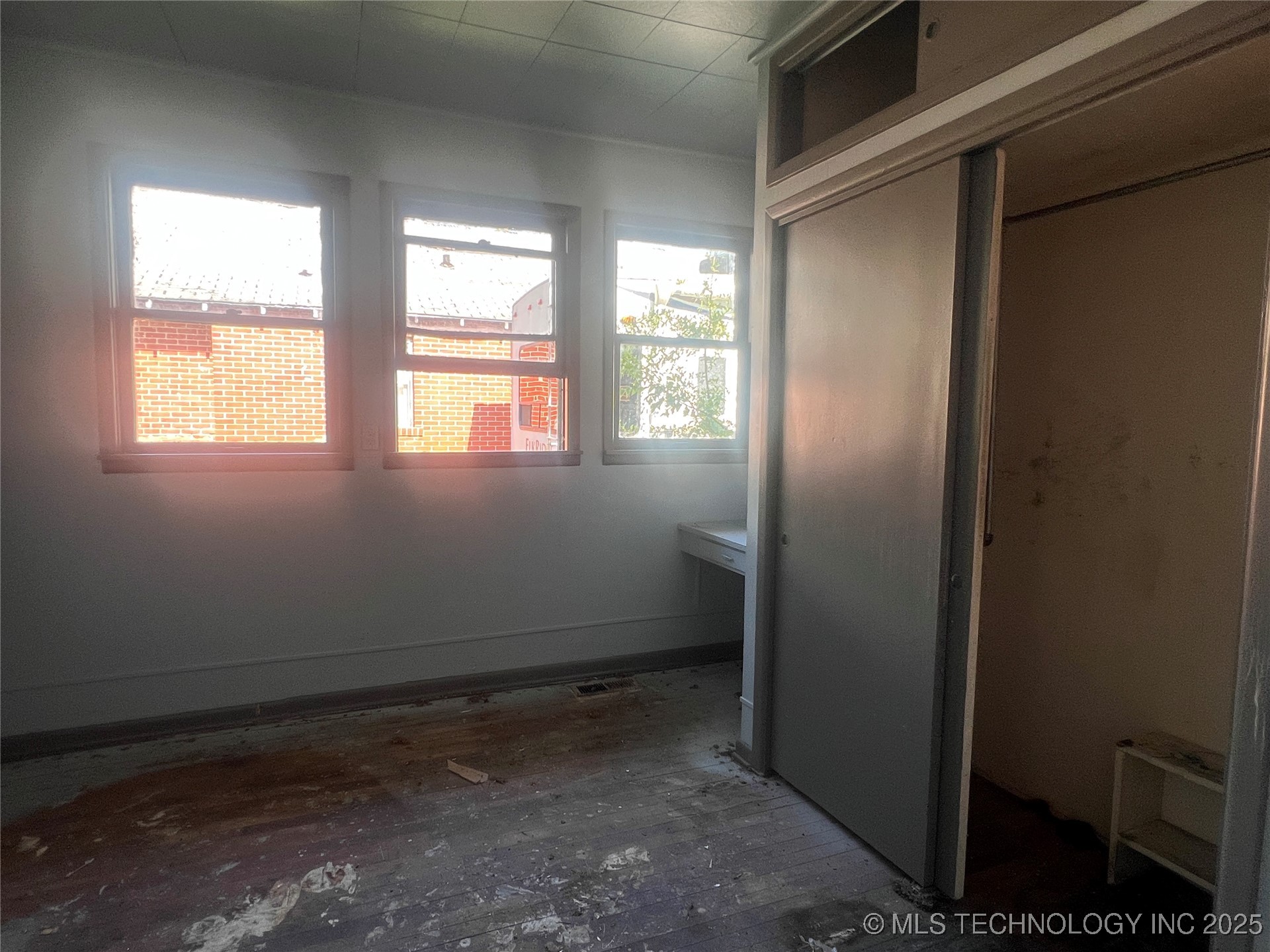 810 Miami Street East Property Photo 15