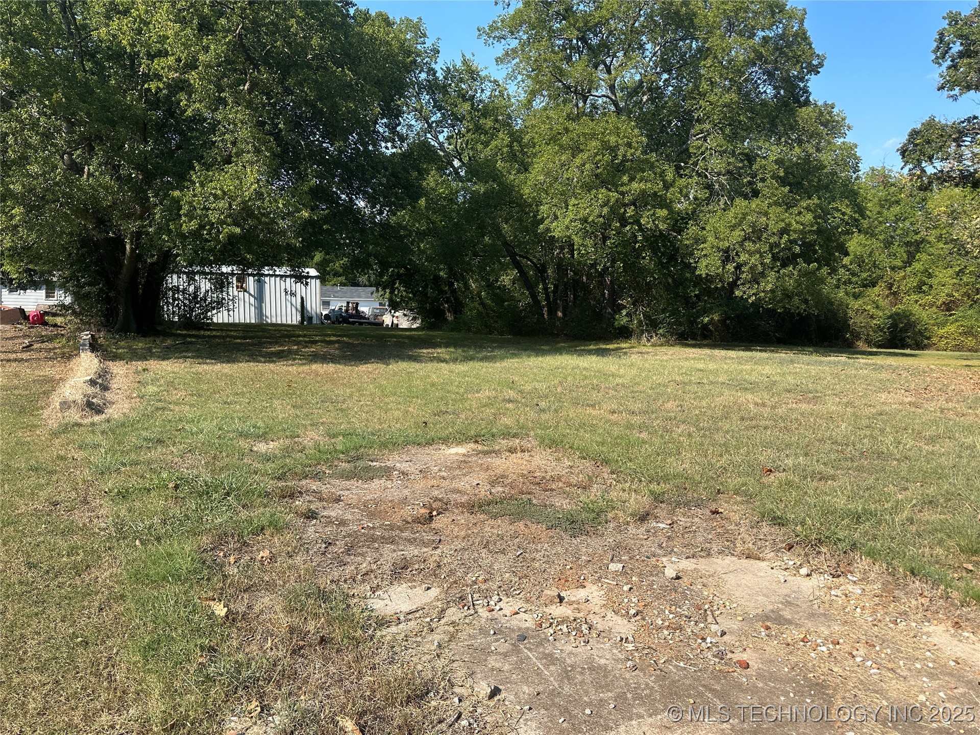 819 Roff Street Property Photo 2