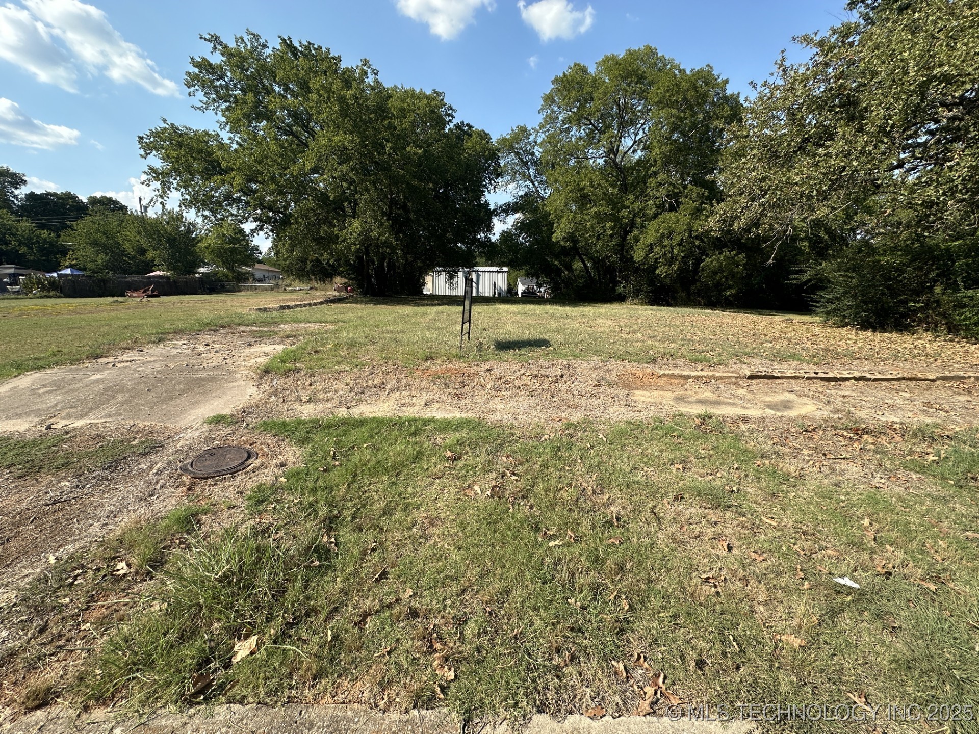 819 Roff Street Property Photo 4