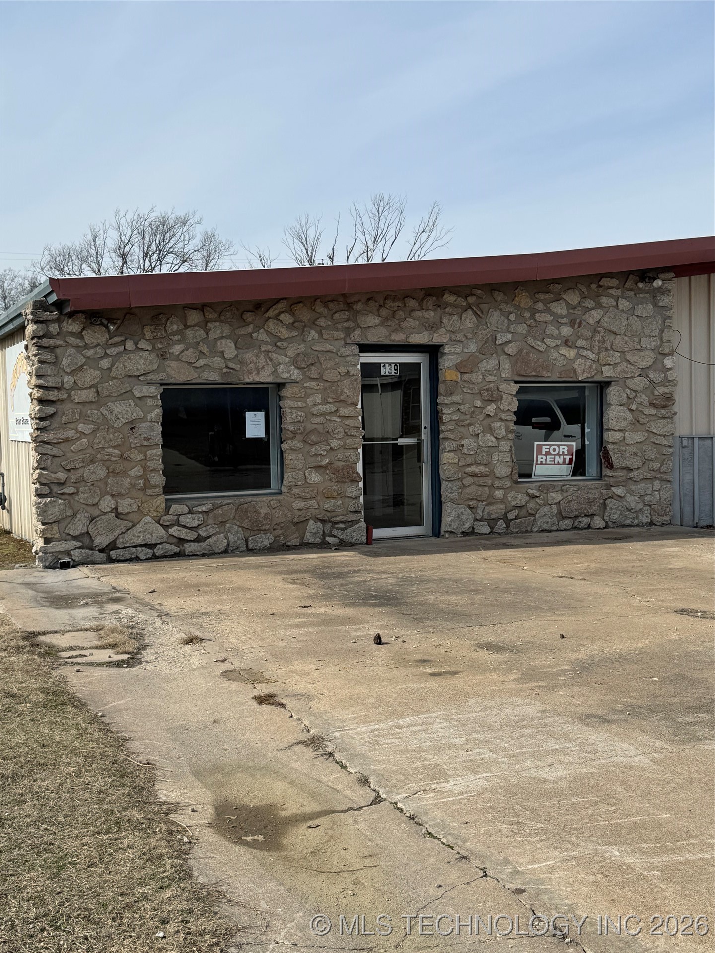 139 Se Cholwell Avenue Property Photo 2