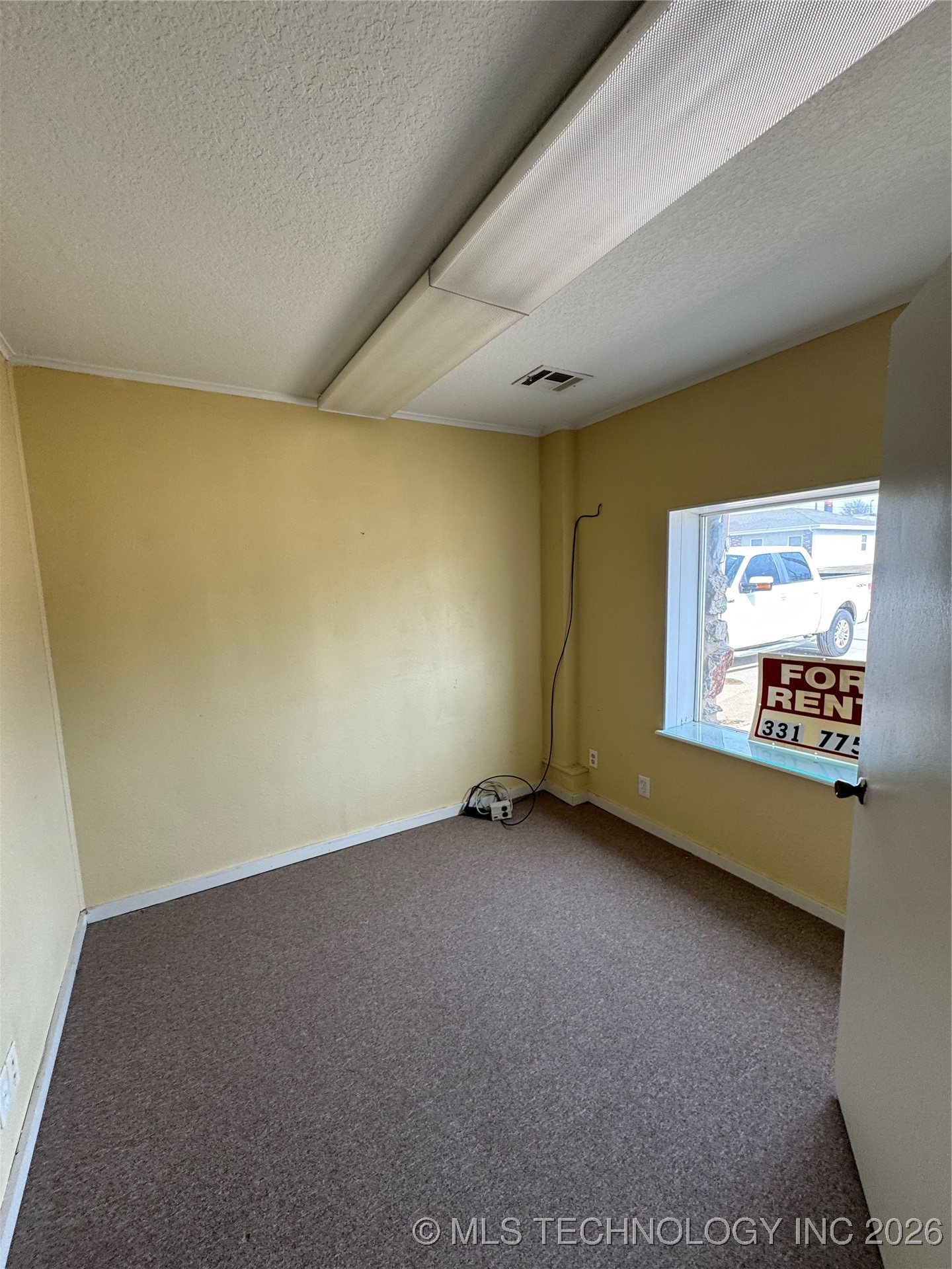 139 Se Cholwell Avenue Property Photo 3