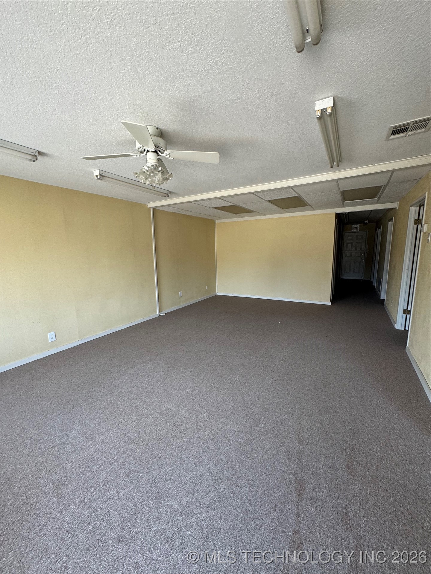 139 Se Cholwell Avenue Property Photo 4