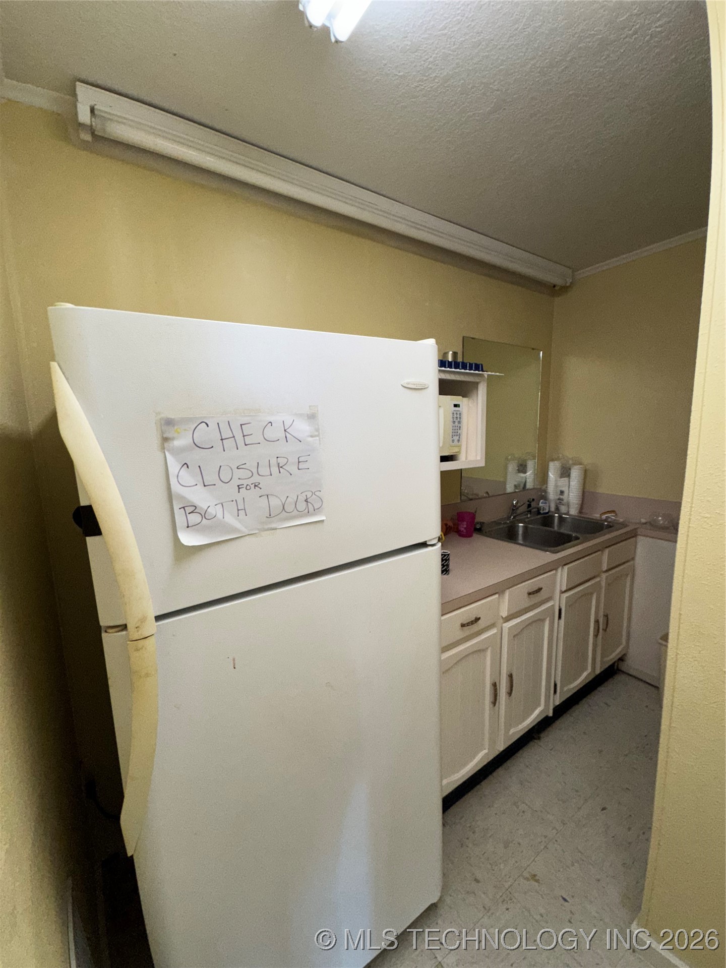 139 Se Cholwell Avenue Property Photo 6