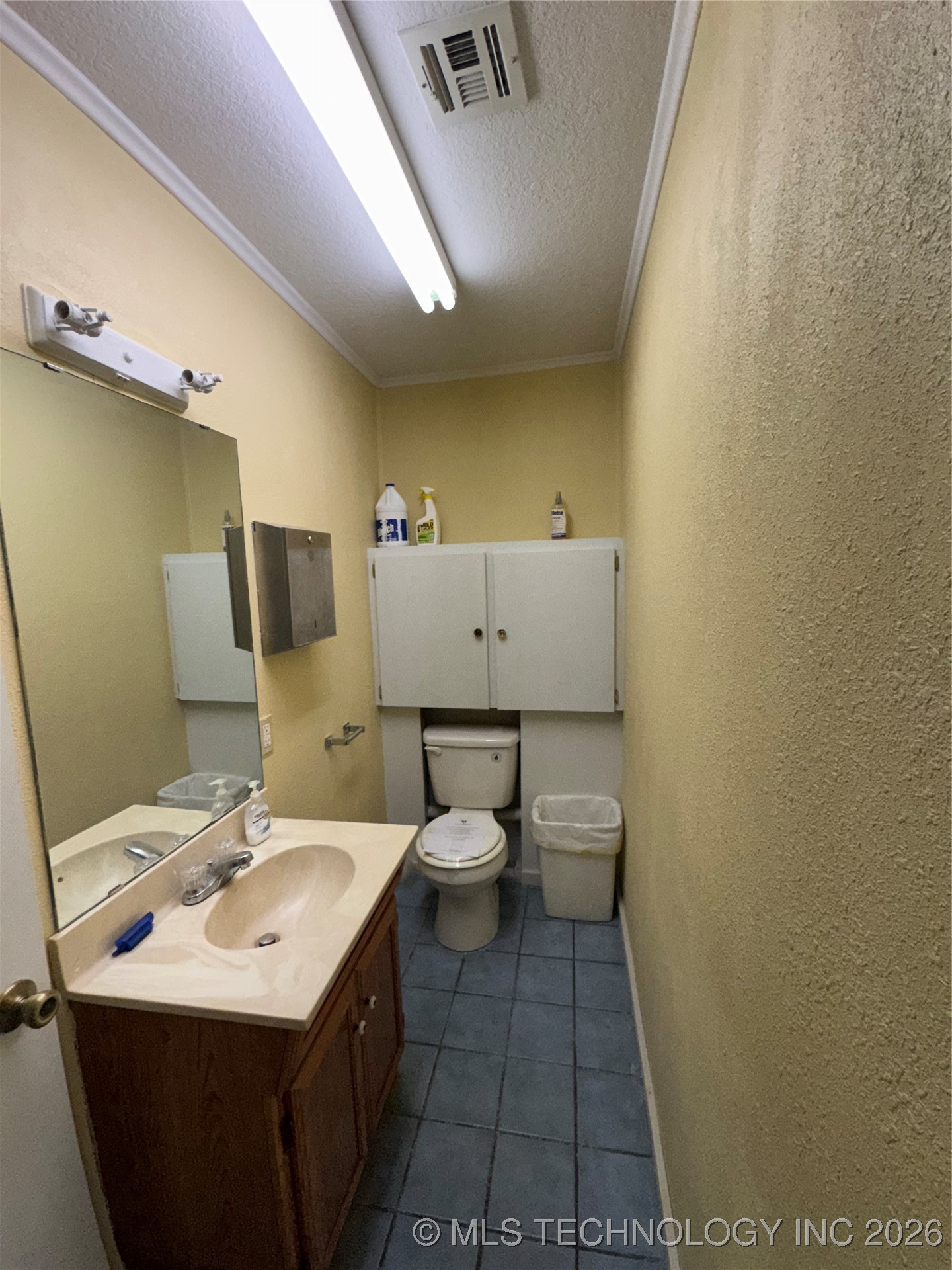 139 Se Cholwell Avenue Property Photo 8