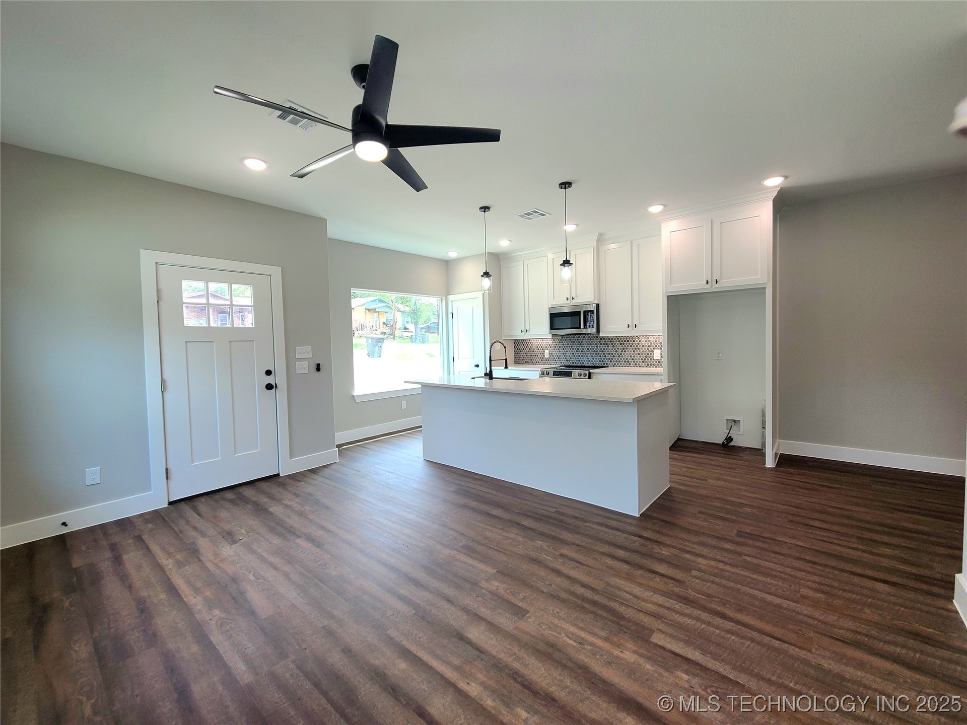 125 S Mclean Drive Property Photo 3