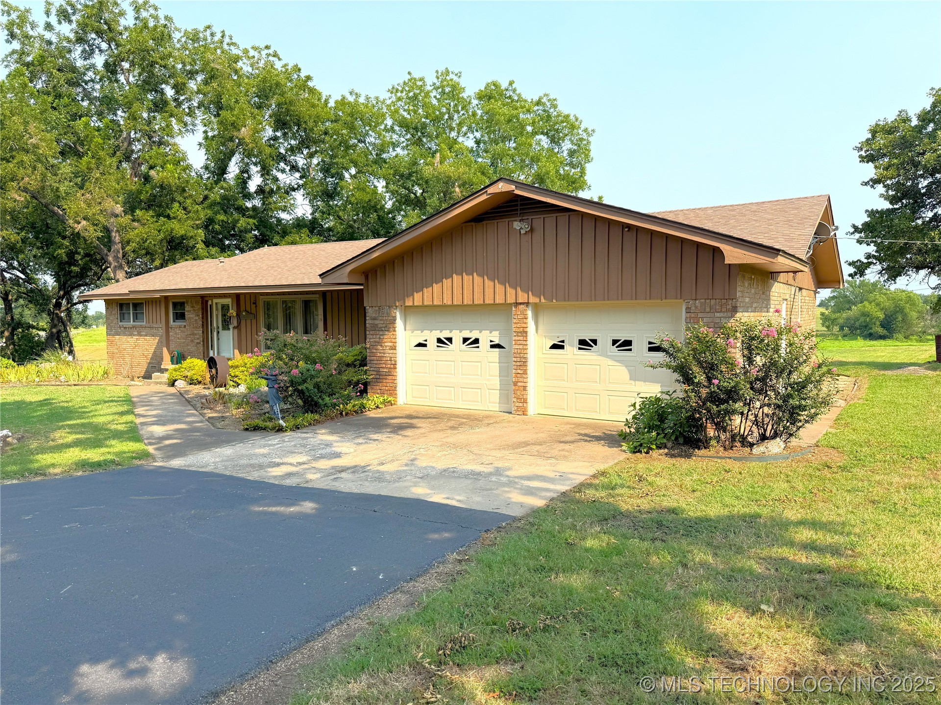 2744 W 103rd Street N Property Photo 2