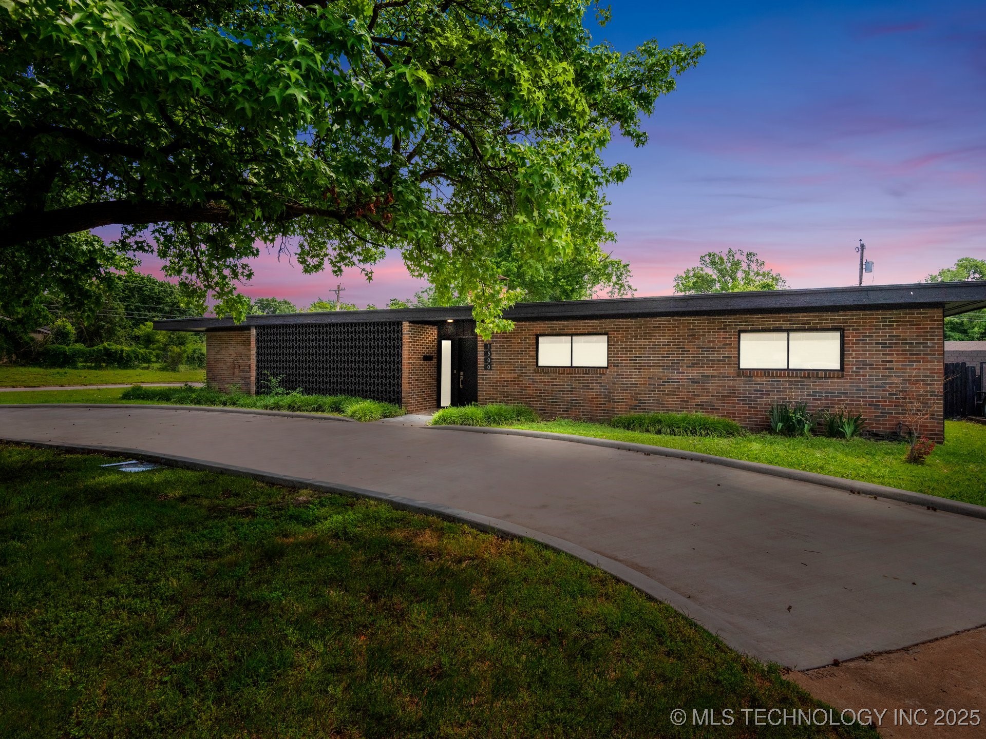 1500 Harris Property Photo 1