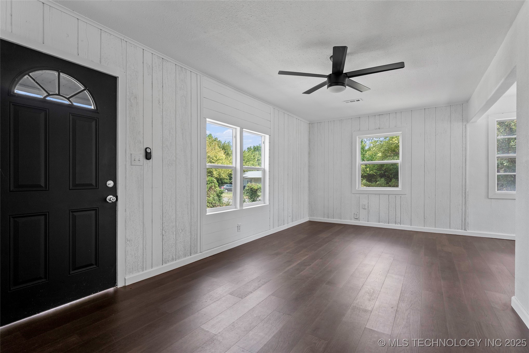 1000 Hugo Se Property Photo 3