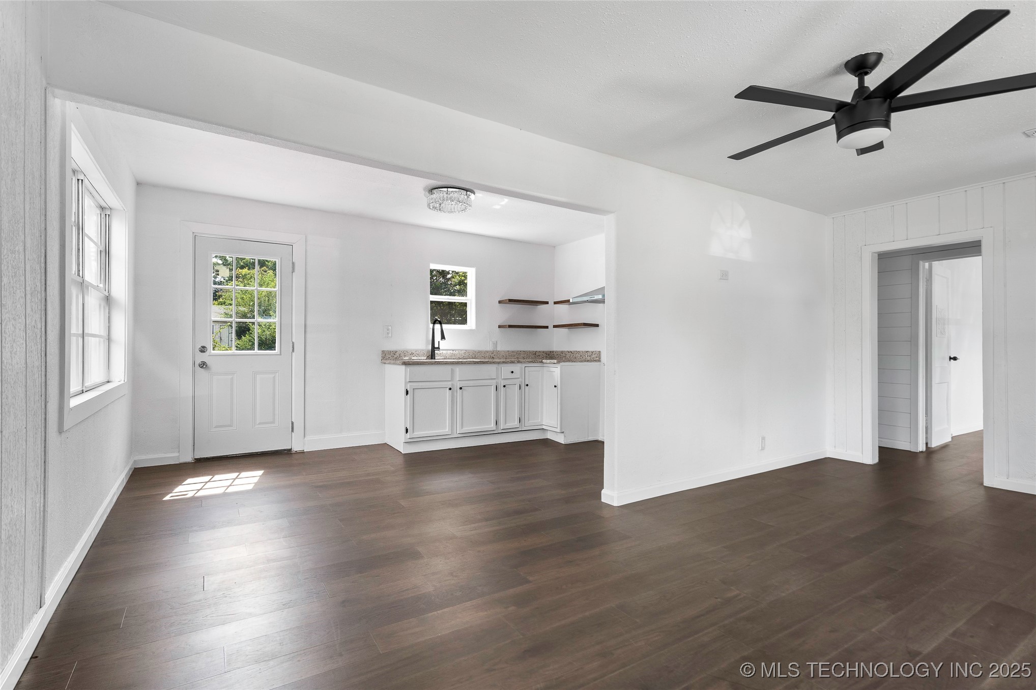 1000 Hugo Se Property Photo 5