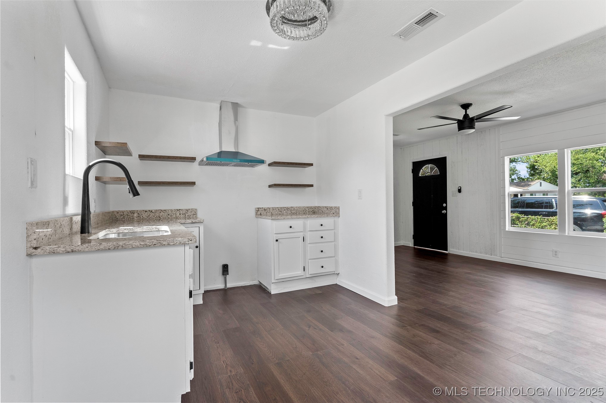 1000 Hugo Se Property Photo 7