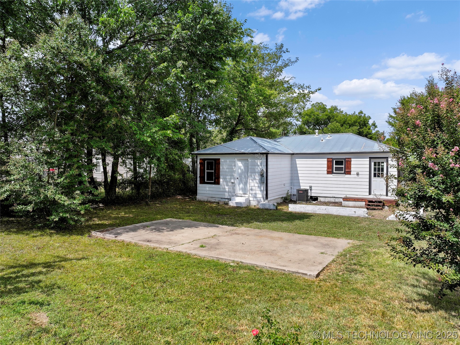 1000 Hugo Se Property Photo 21