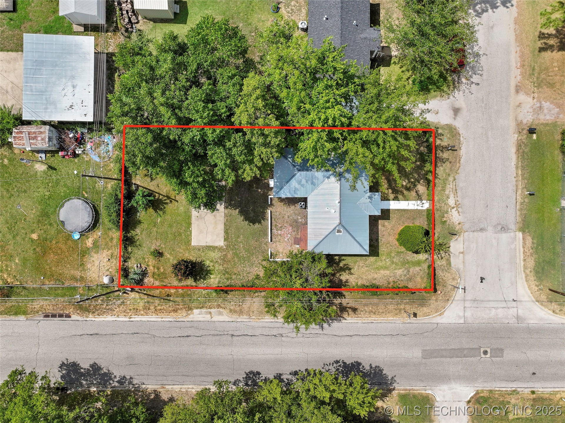 1000 Hugo Se Property Photo 22