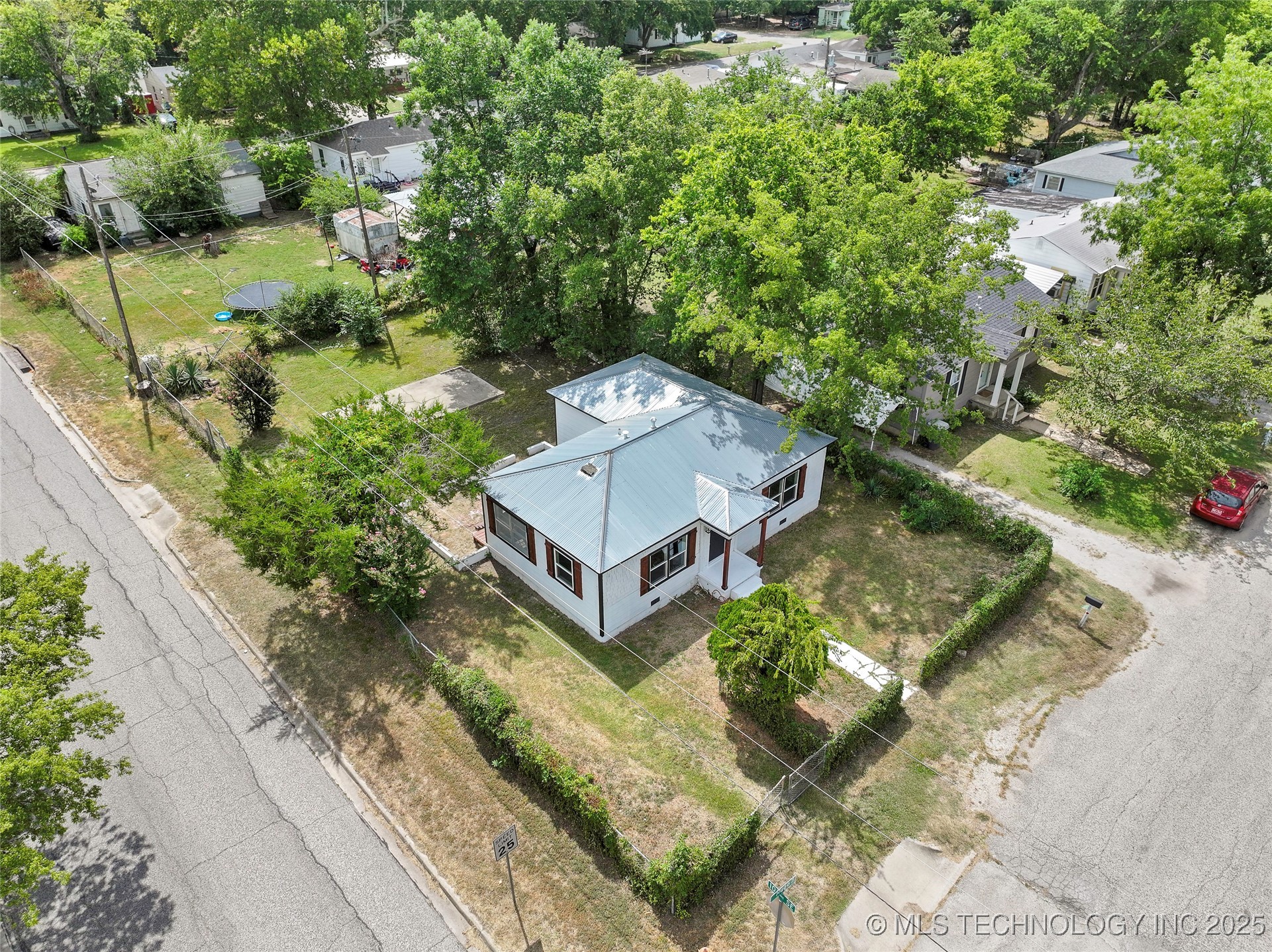 1000 Hugo Se Property Photo 26