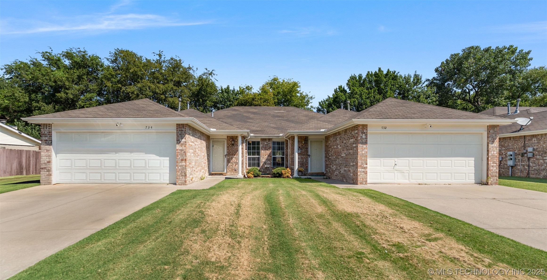 734 W El Paso Street Property Photo 1