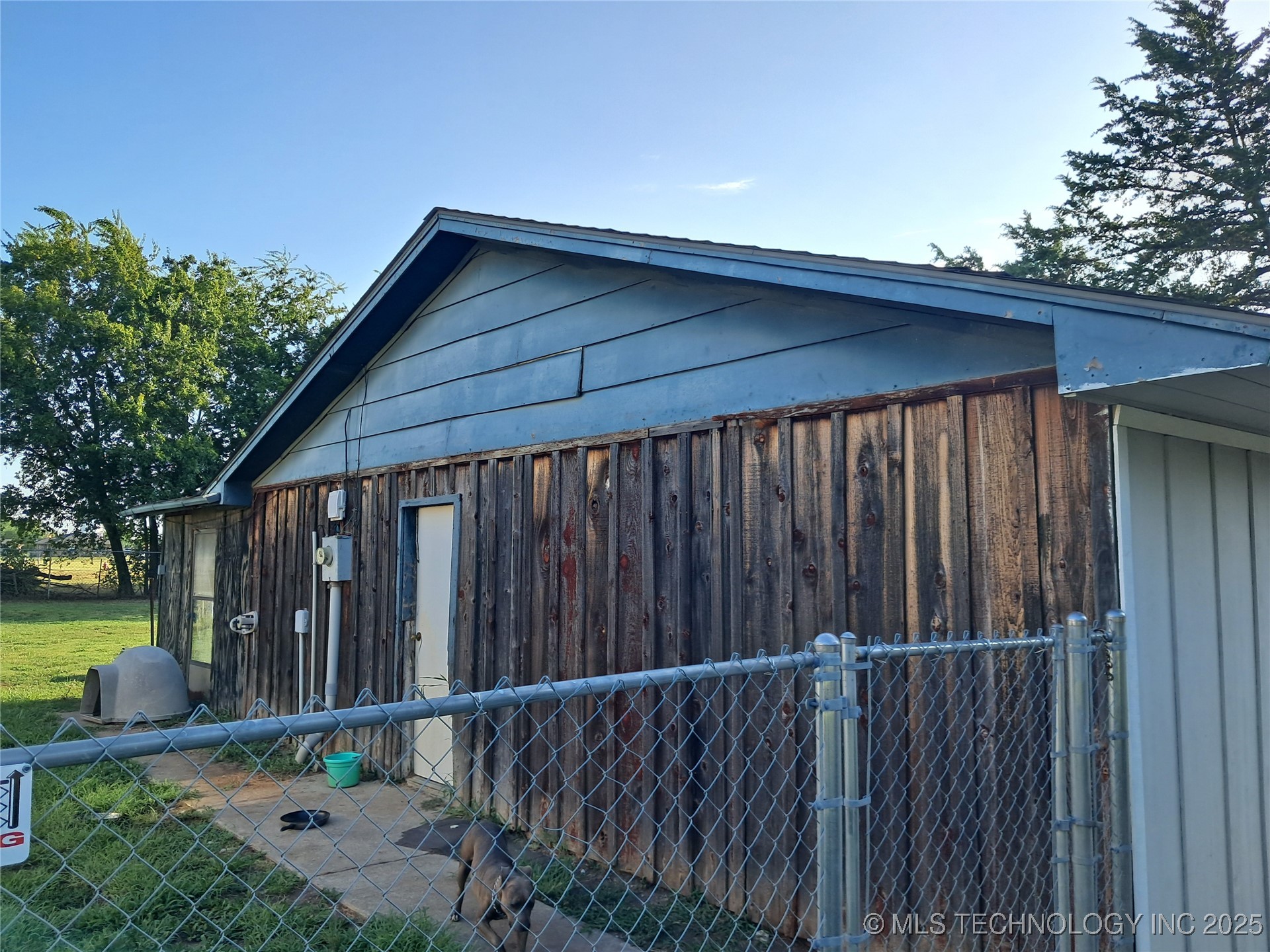 318 Wisteria Property Photo 3