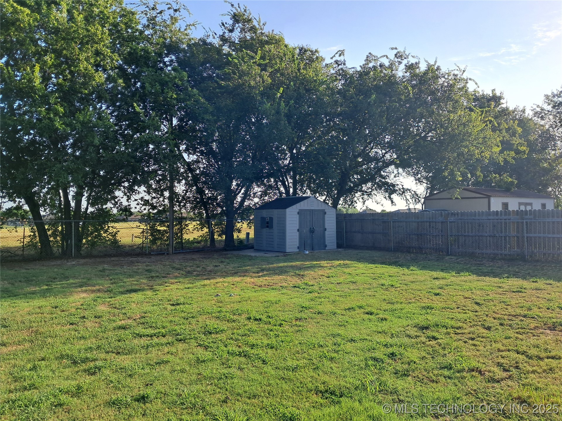 318 Wisteria Property Photo 4