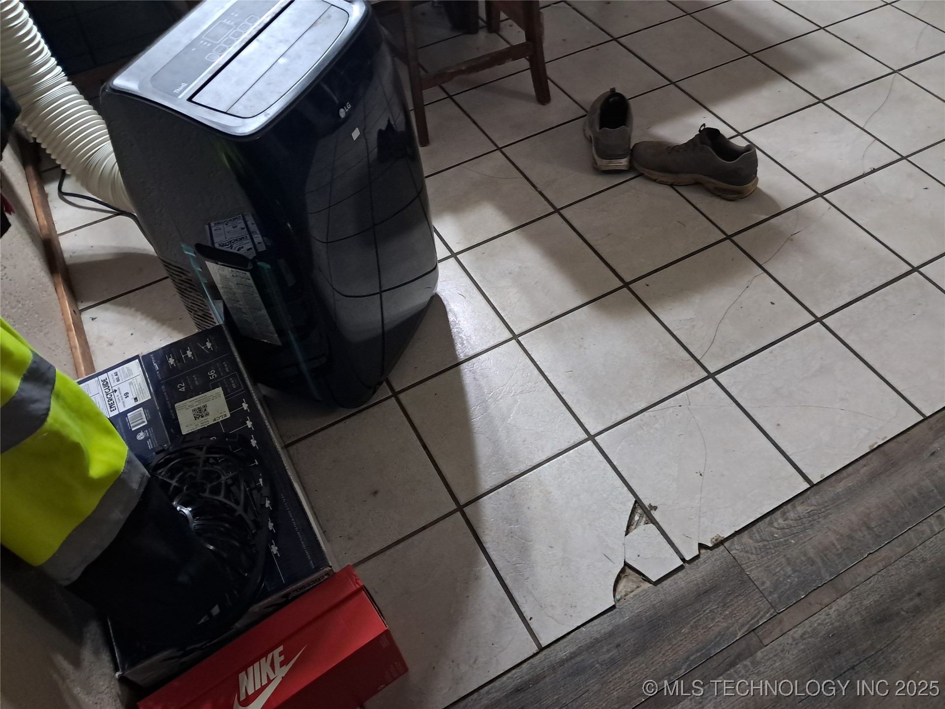 318 Wisteria Property Photo 6