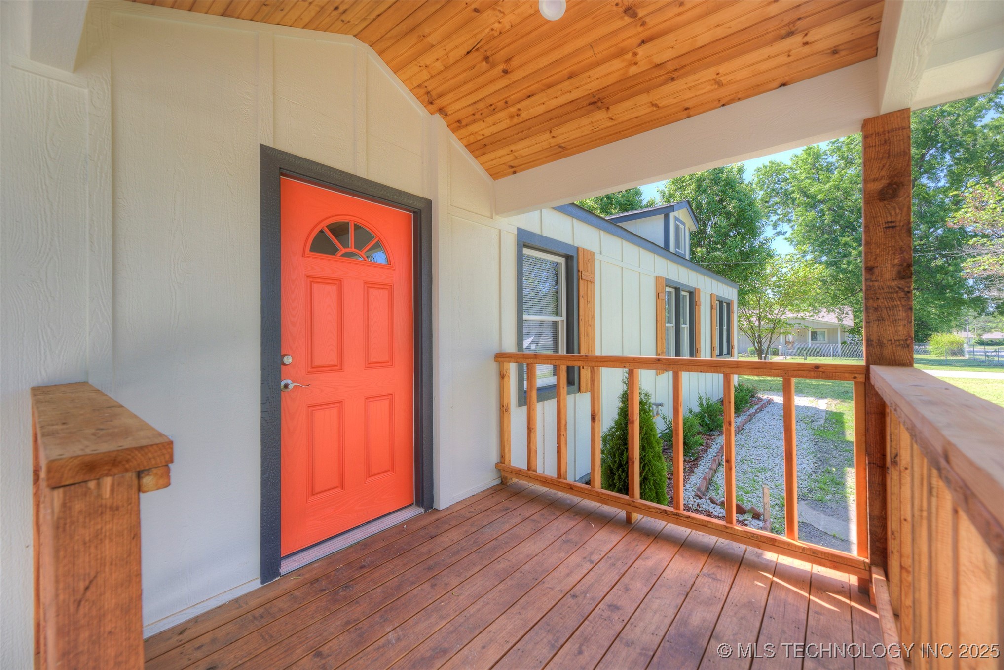 917 S Birch Place Property Photo 2