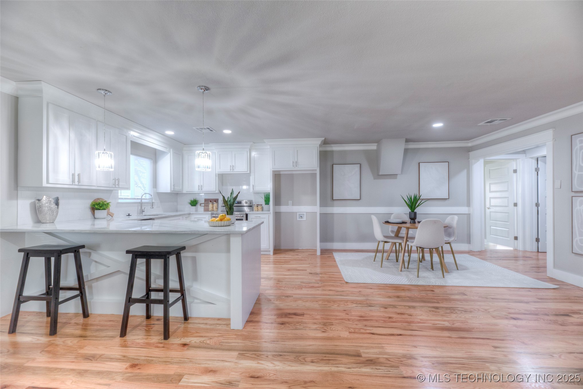 917 S Birch Place Property Photo 9