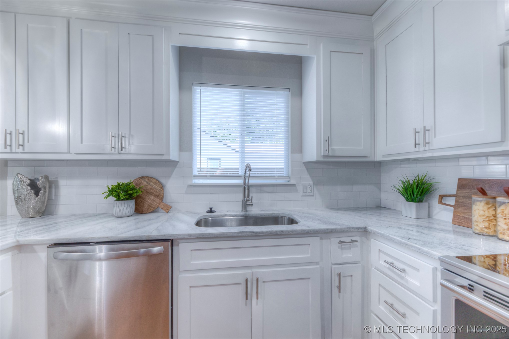 917 S Birch Place Property Photo 12