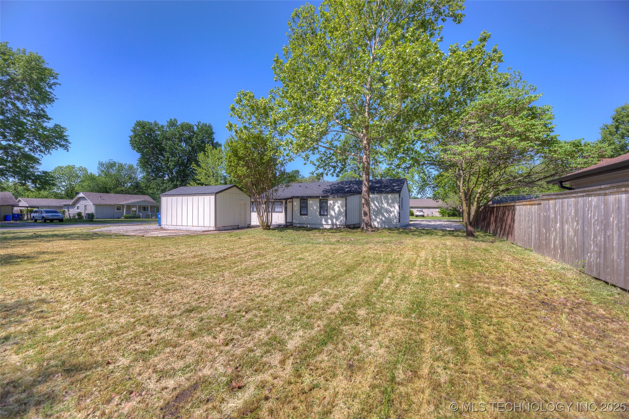 917 S Birch Place Property Photo 30