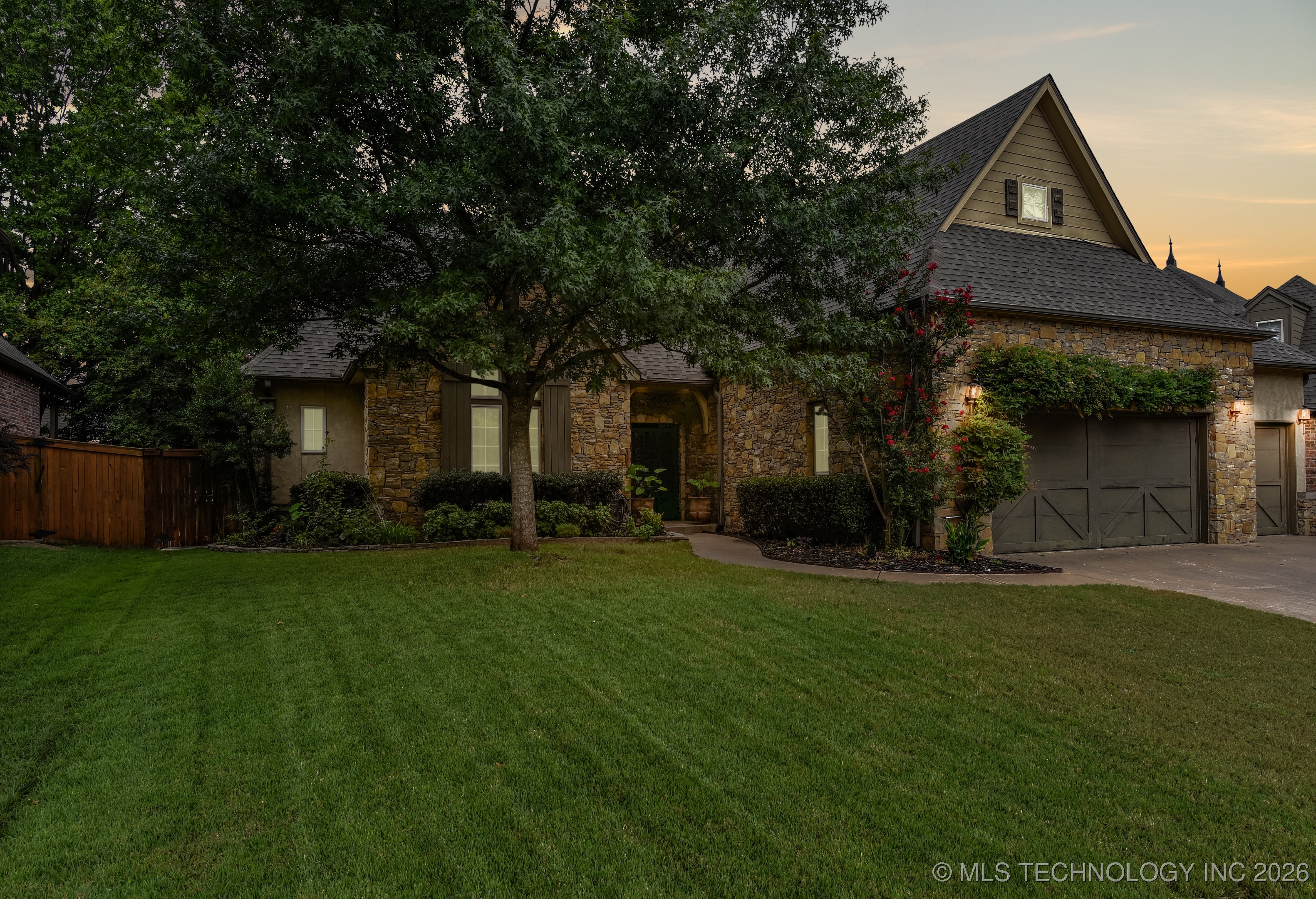 10512 S 91st East Avenue Property Photo 4