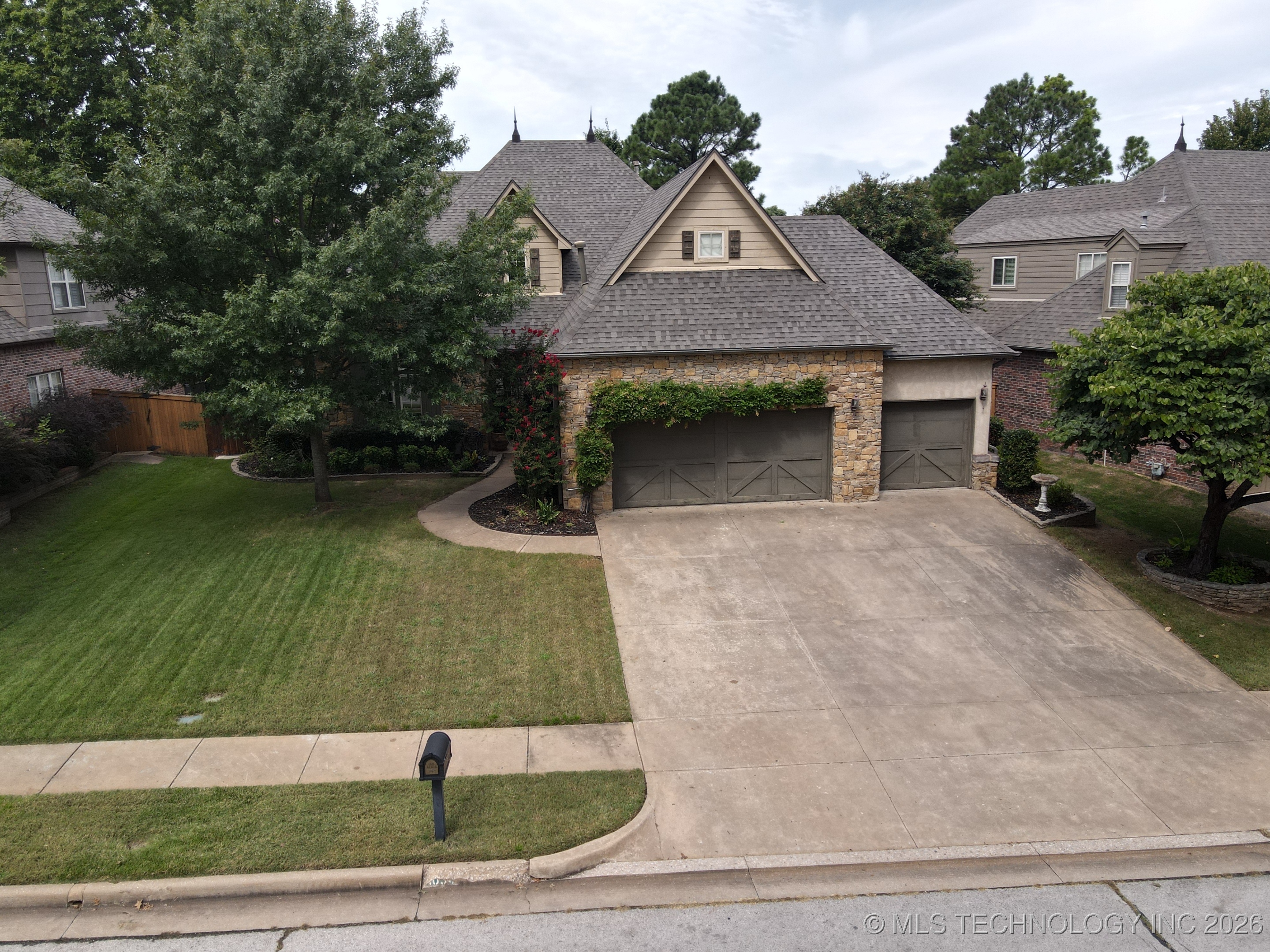 10512 S 91st East Avenue Property Photo 5