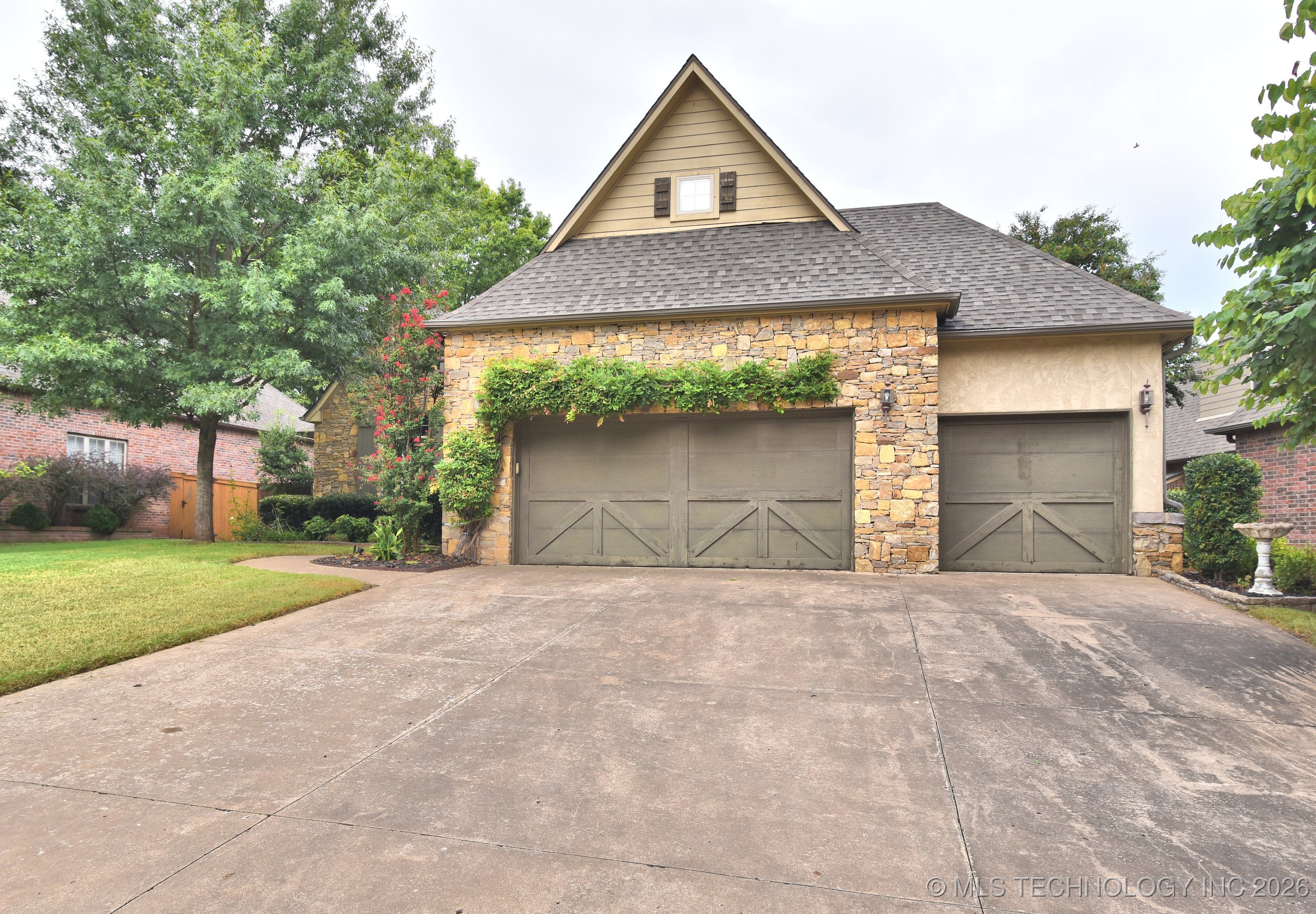 10512 S 91st East Avenue Property Photo 6