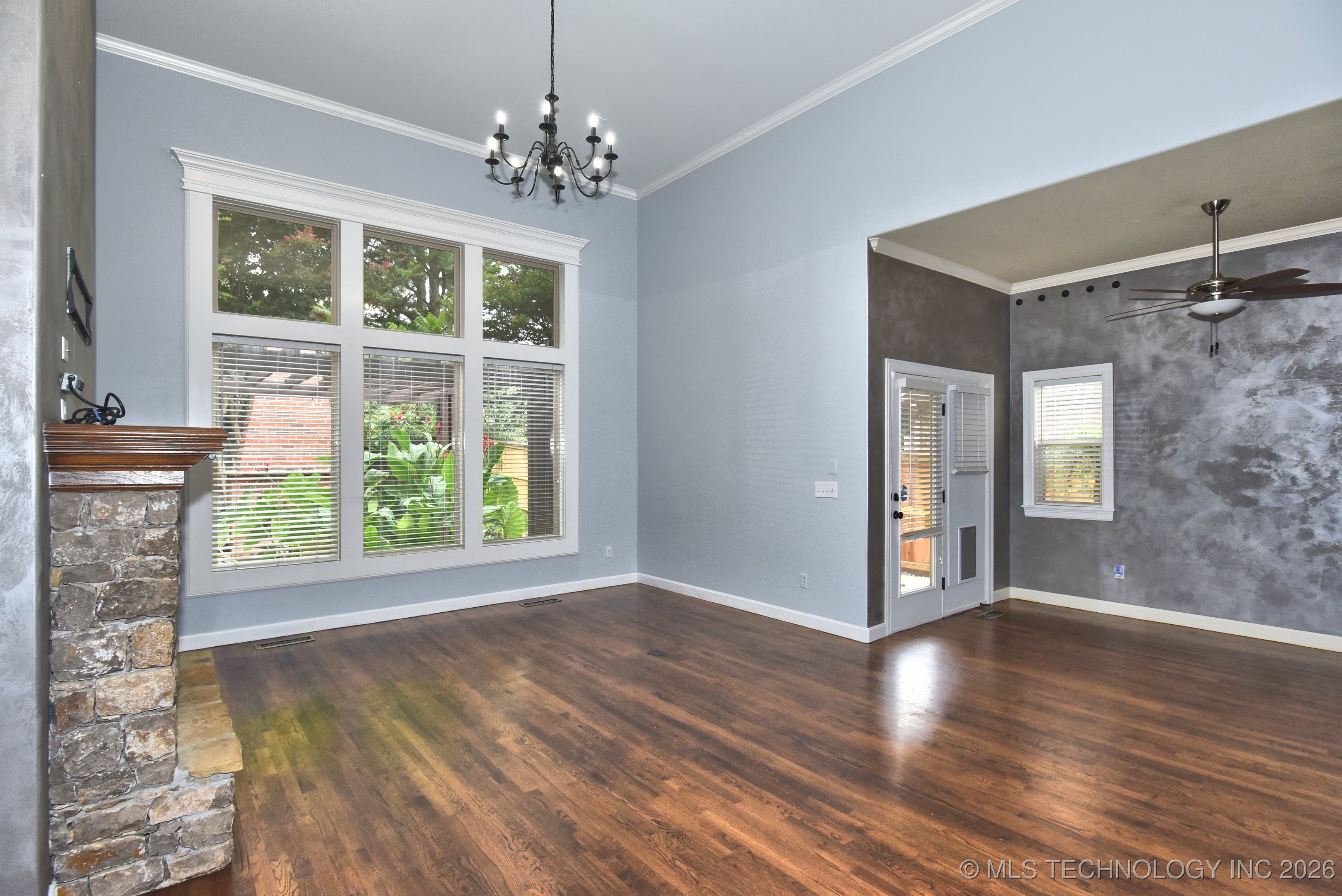 10512 S 91st East Avenue Property Photo 11