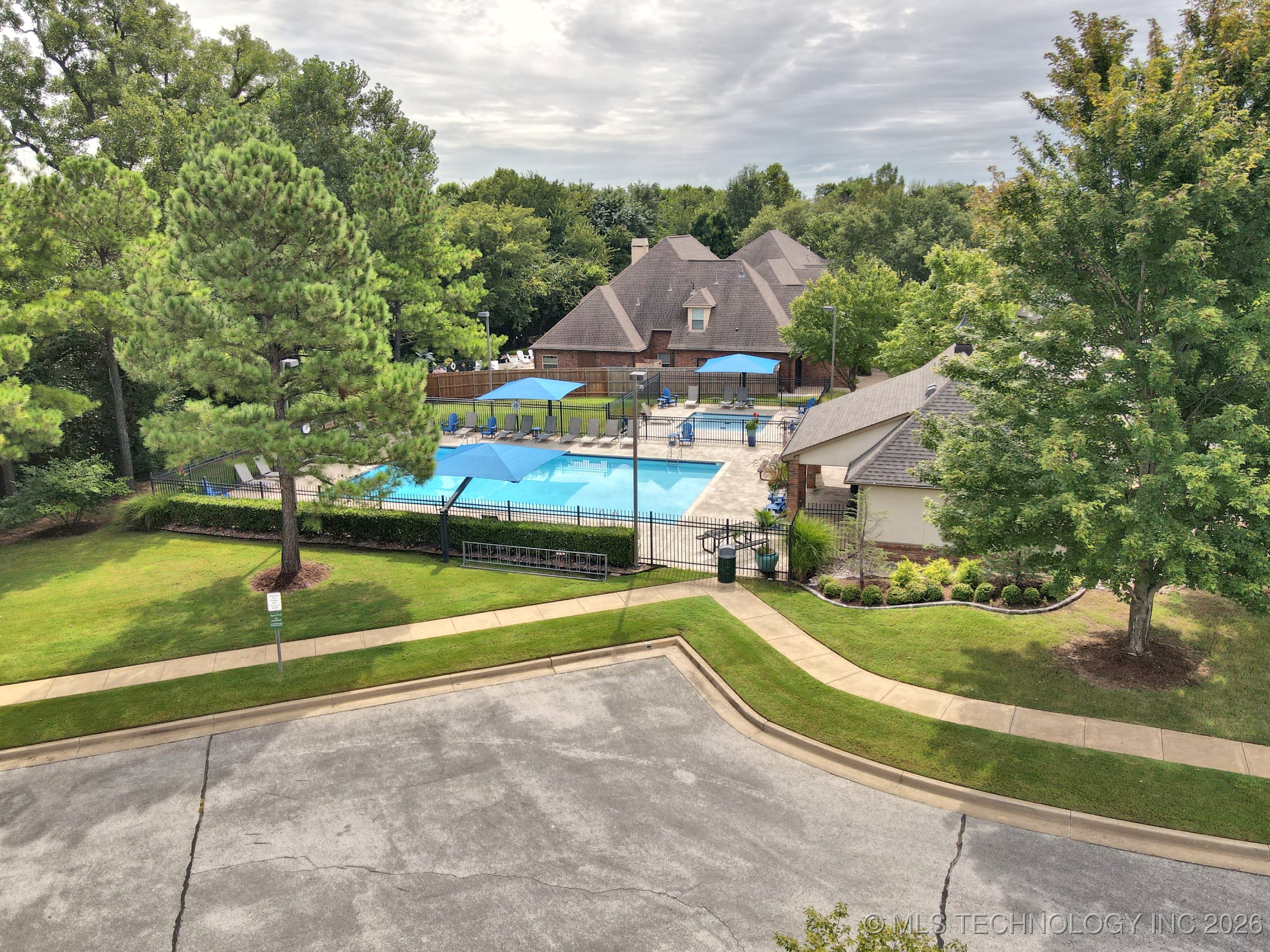 10512 S 91st East Avenue Property Photo 47