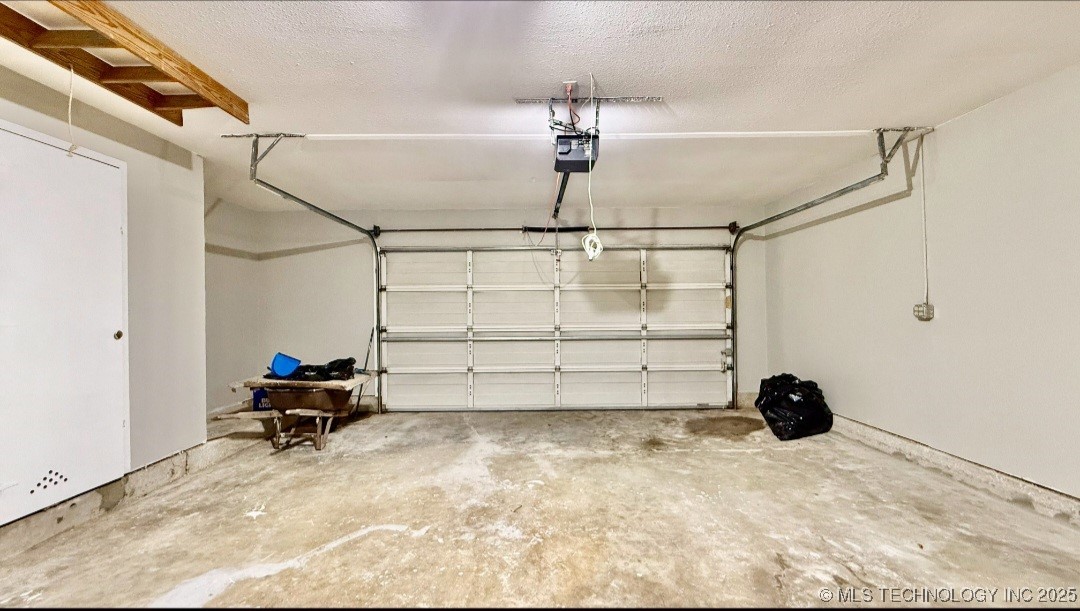 2511 S 121st East Avenue Property Photo 11