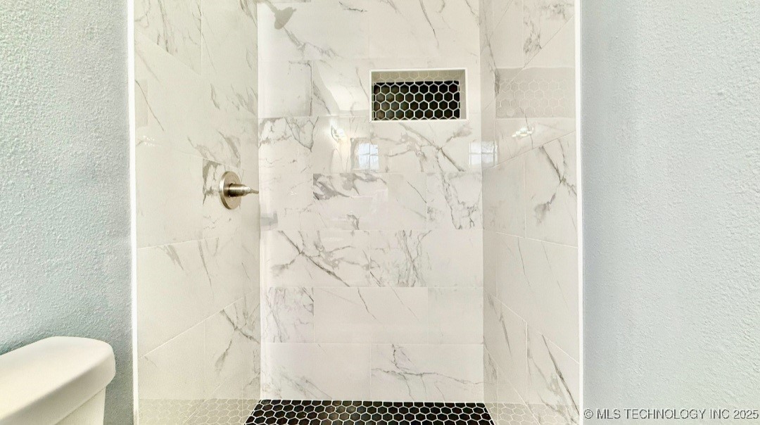 2511 S 121st East Avenue Property Photo 21