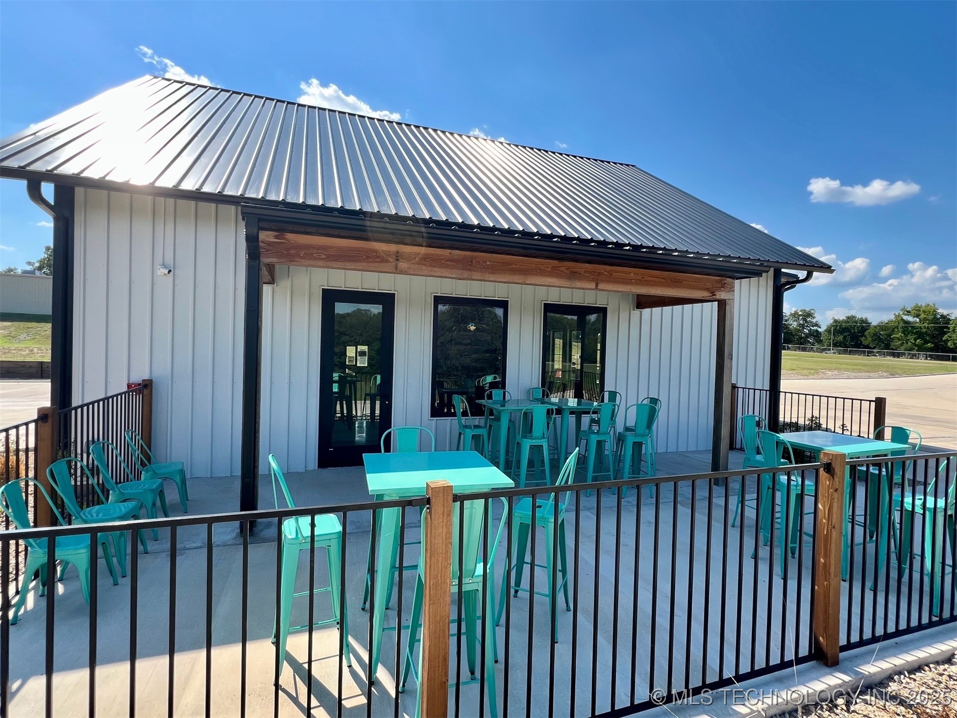 211 W Hwy 70 Property Photo 2