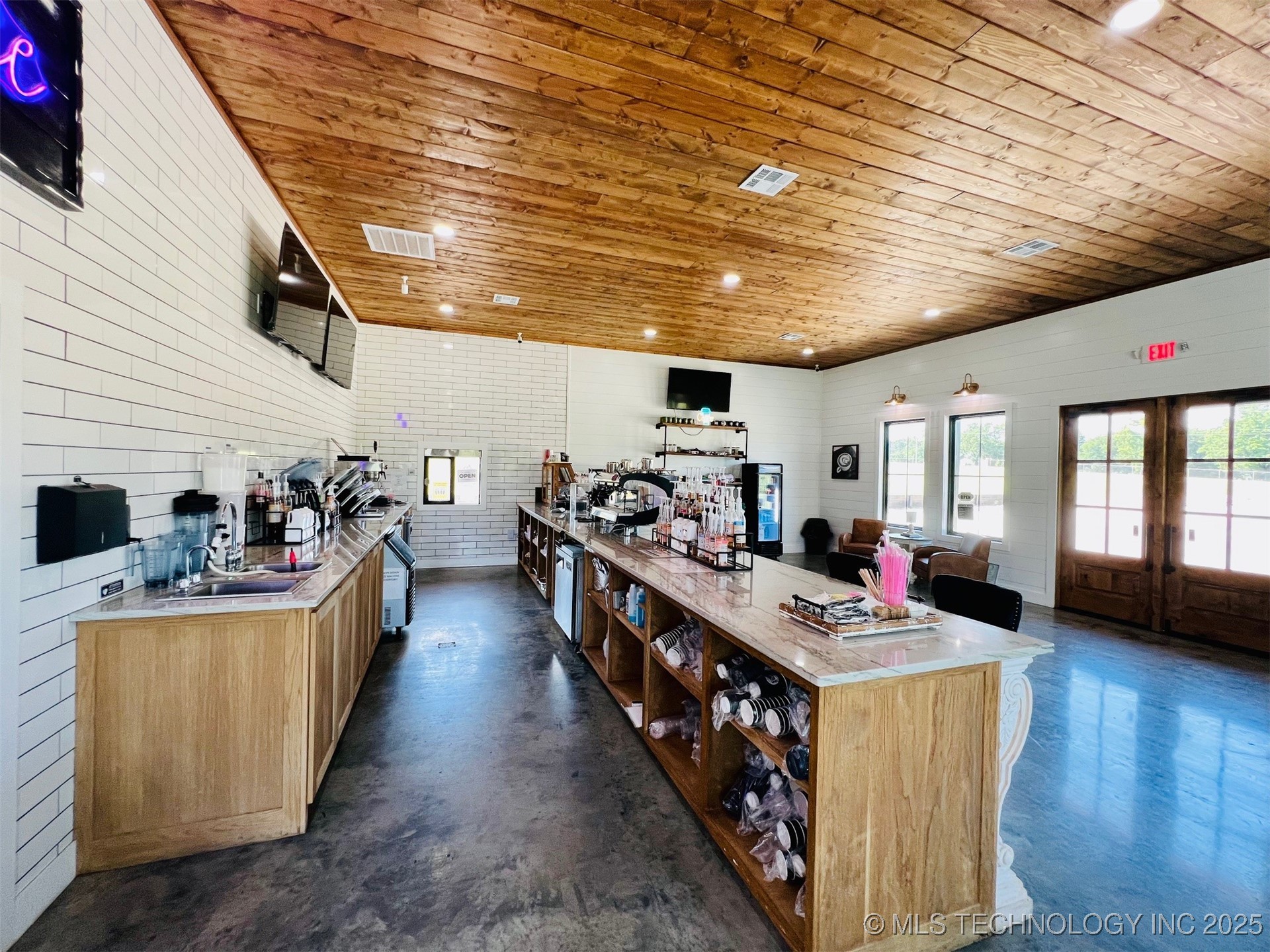 211 W Hwy 70 Property Photo 5