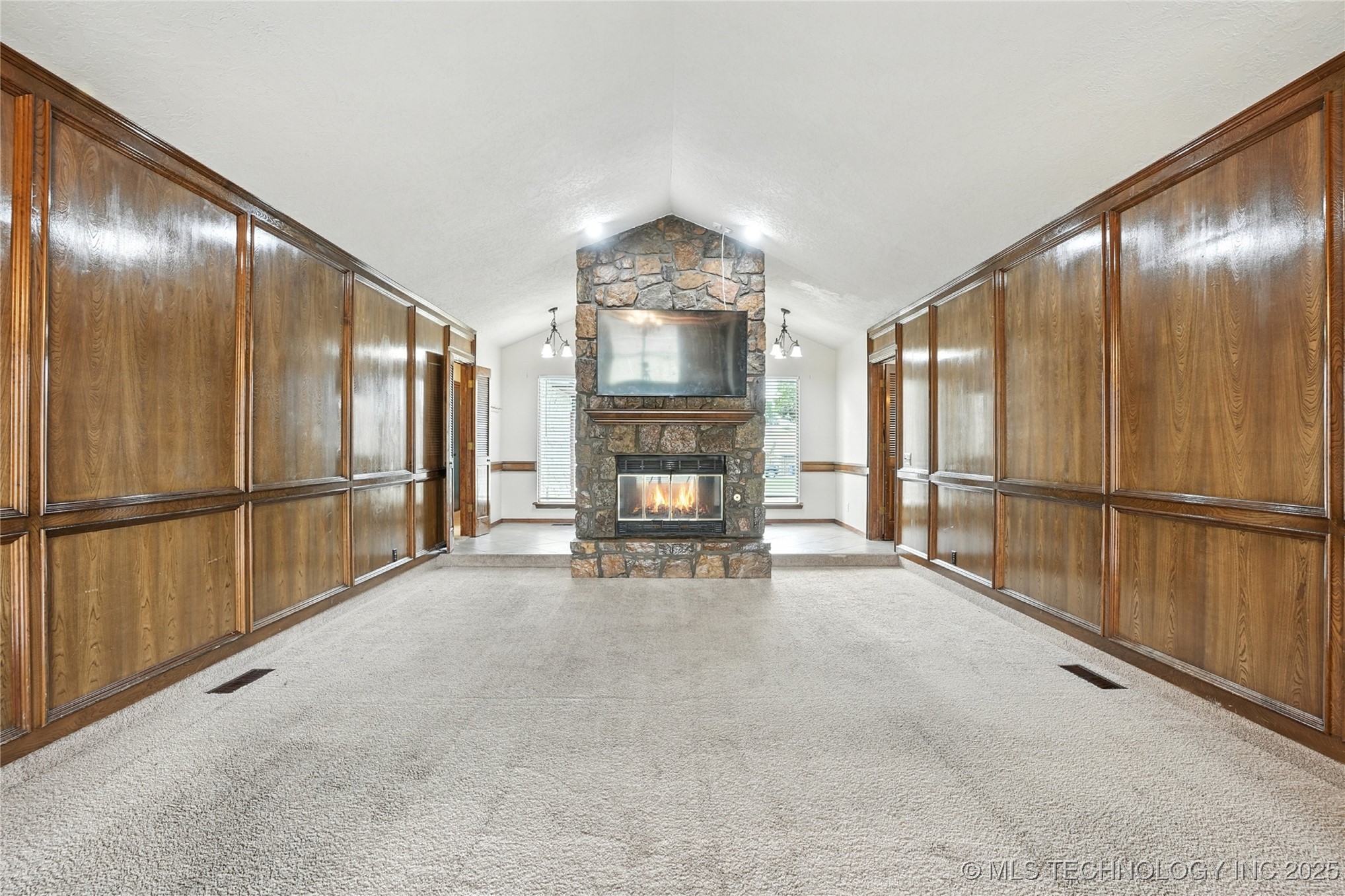 408 E Kingsport Street Property Photo 2