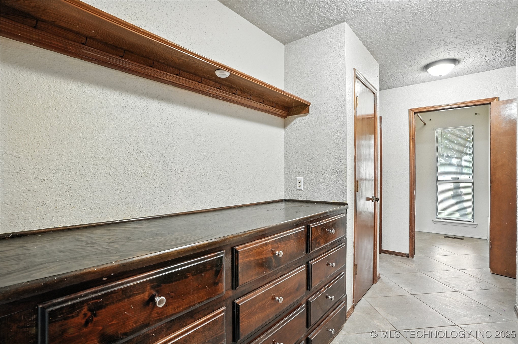 408 E Kingsport Street Property Photo 9